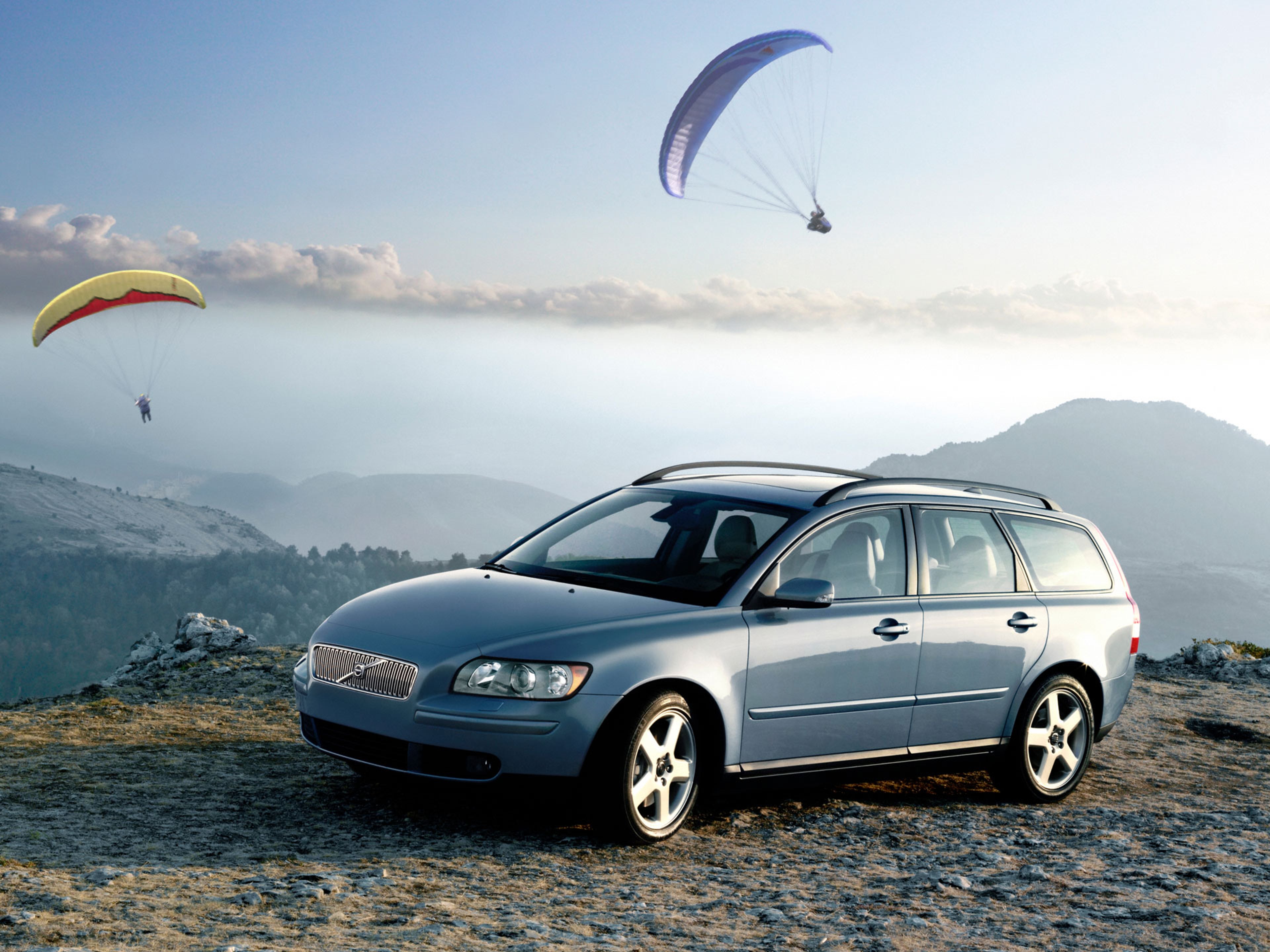 Picture showing the Volvo V50.