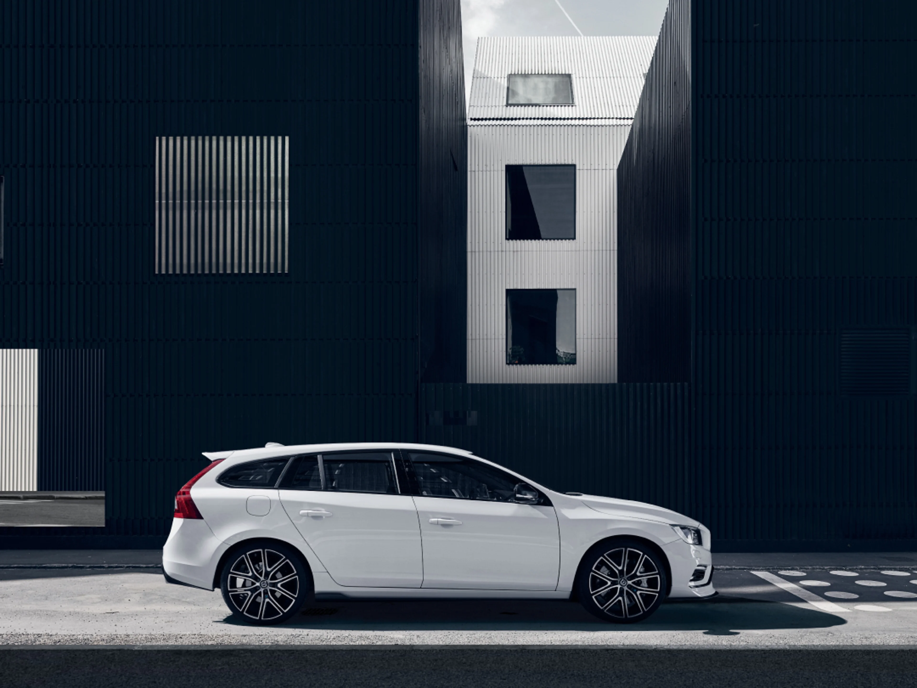 Image showing a Volvo V60 parked among sand dunes.