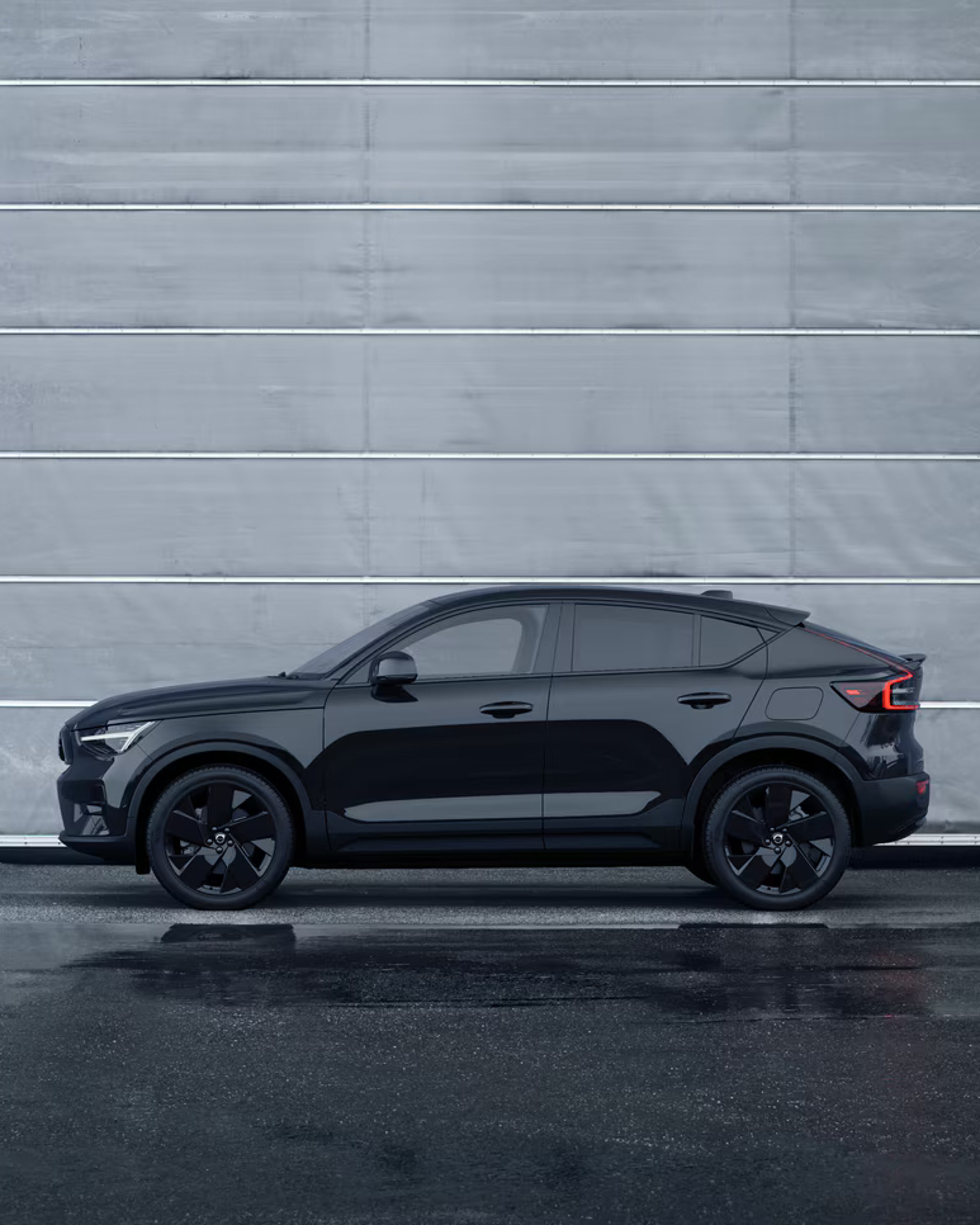 Front-angle view of the fully electric Volvo EC40 black edition