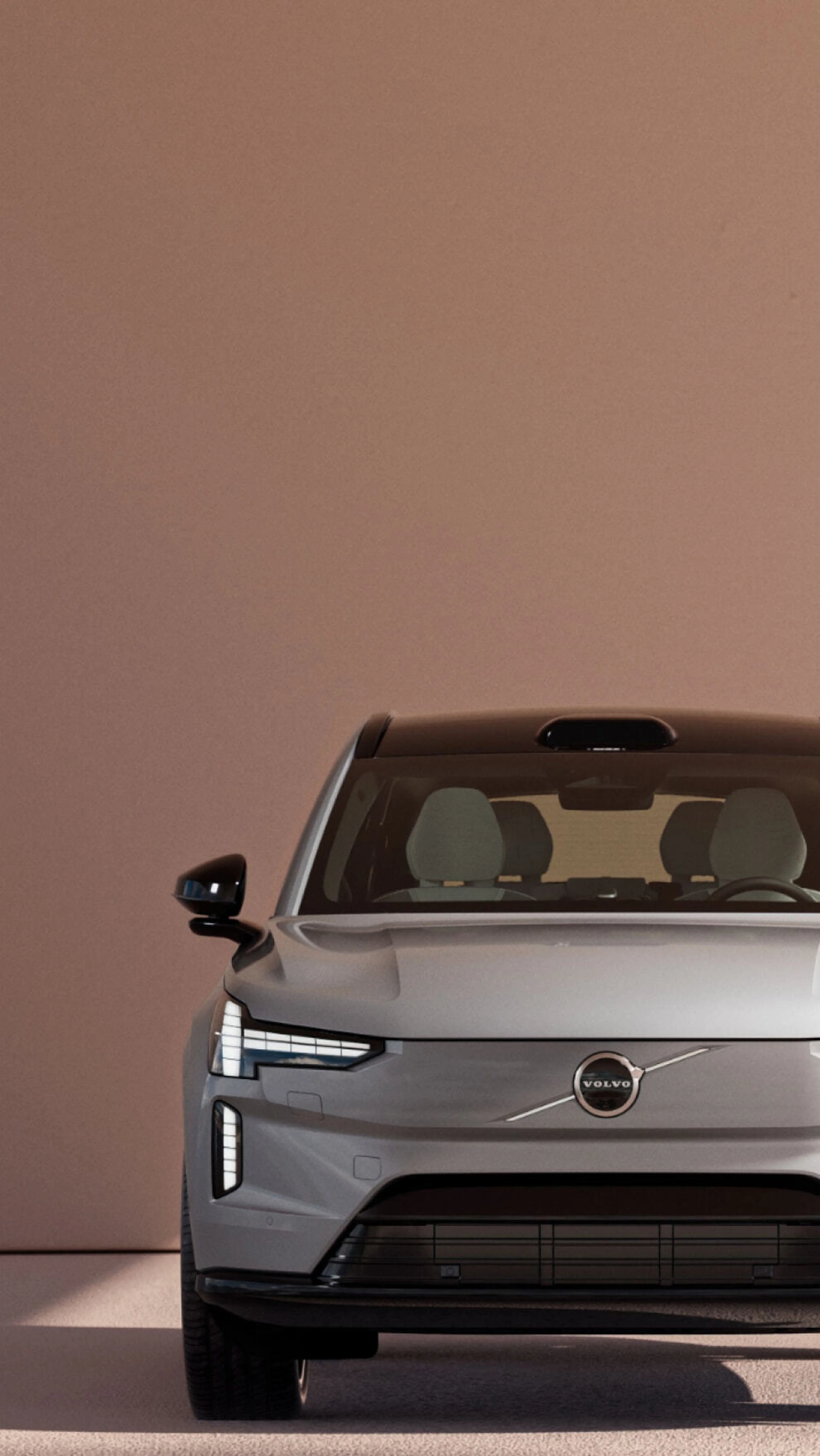 Volvo EX90 seen from the front