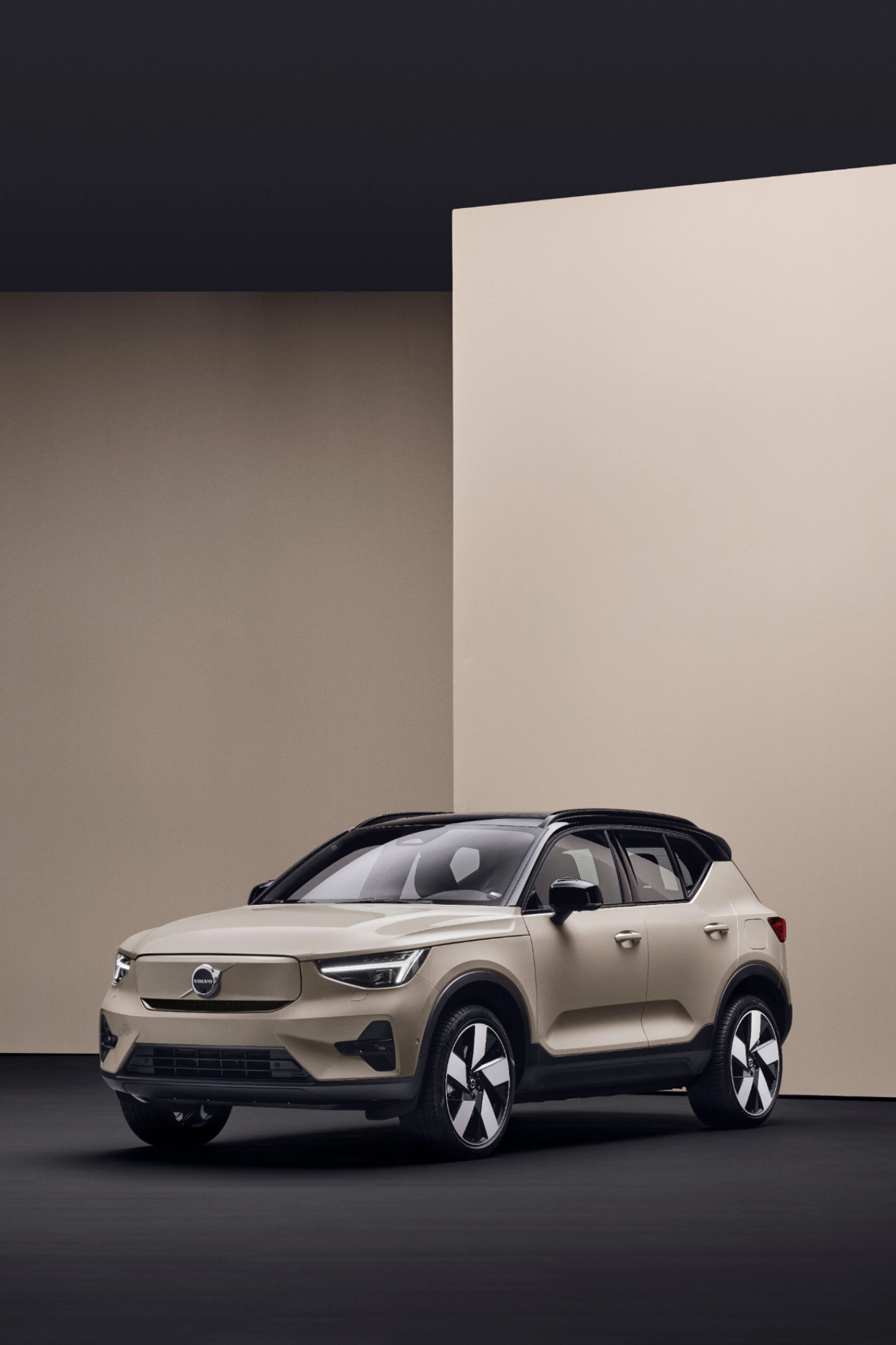 Modelul Volvo EX40 integral electric.