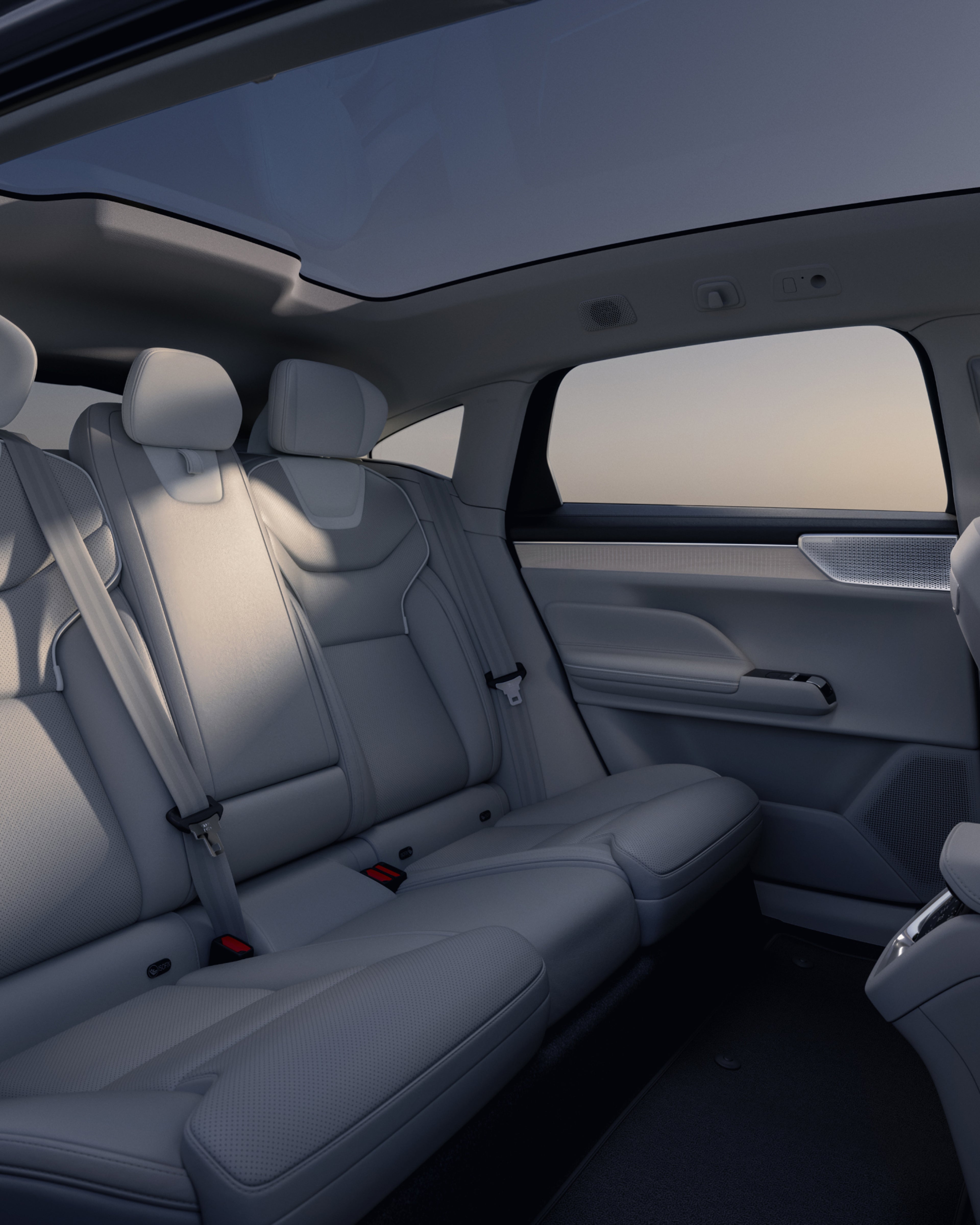Bagsædeområdet i den fuldelektriske Volvo ES90, der fremhæver panoramataget.