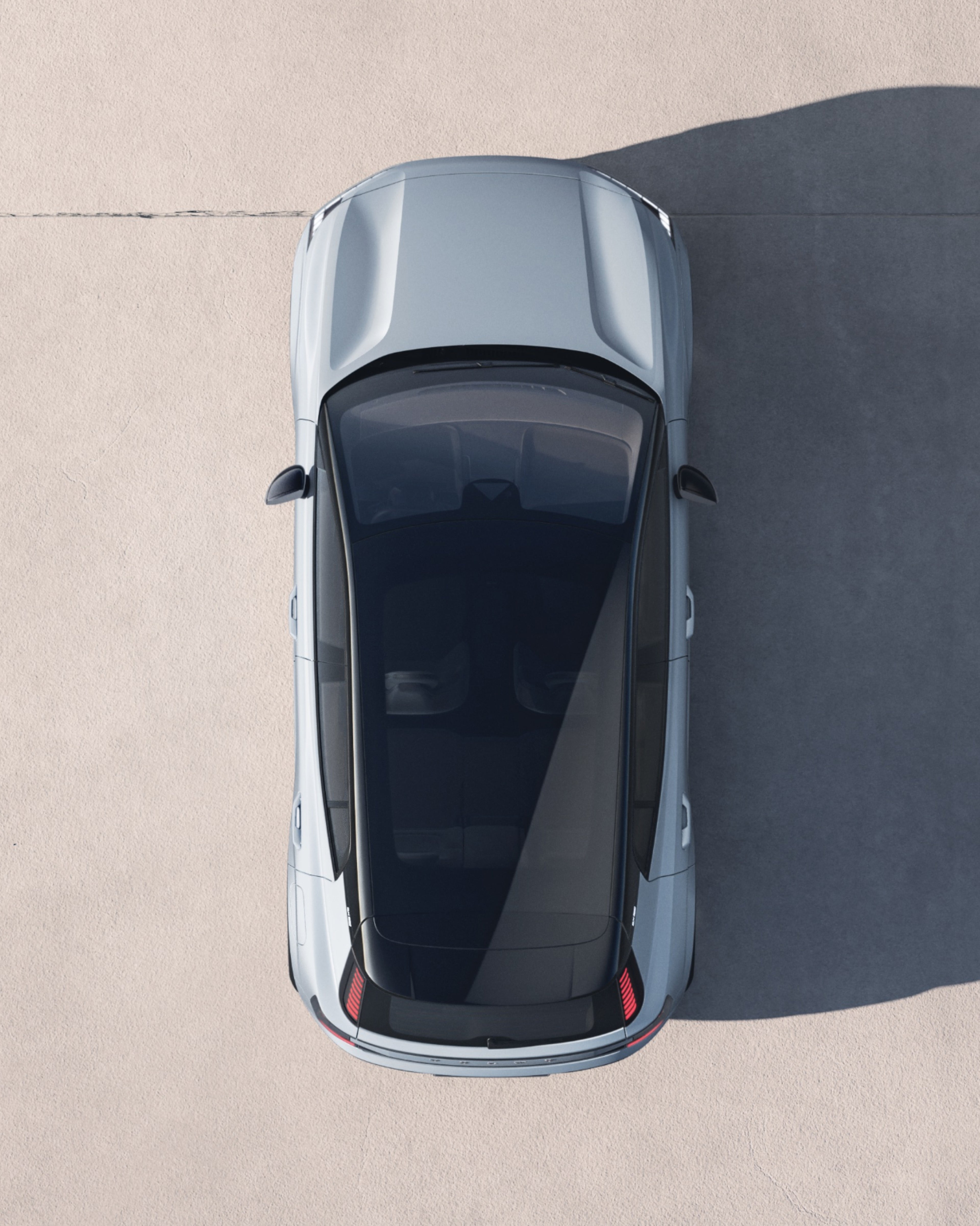 Cloud Blue ფერის Volvo EX30-ის ხედი ზემოდან.