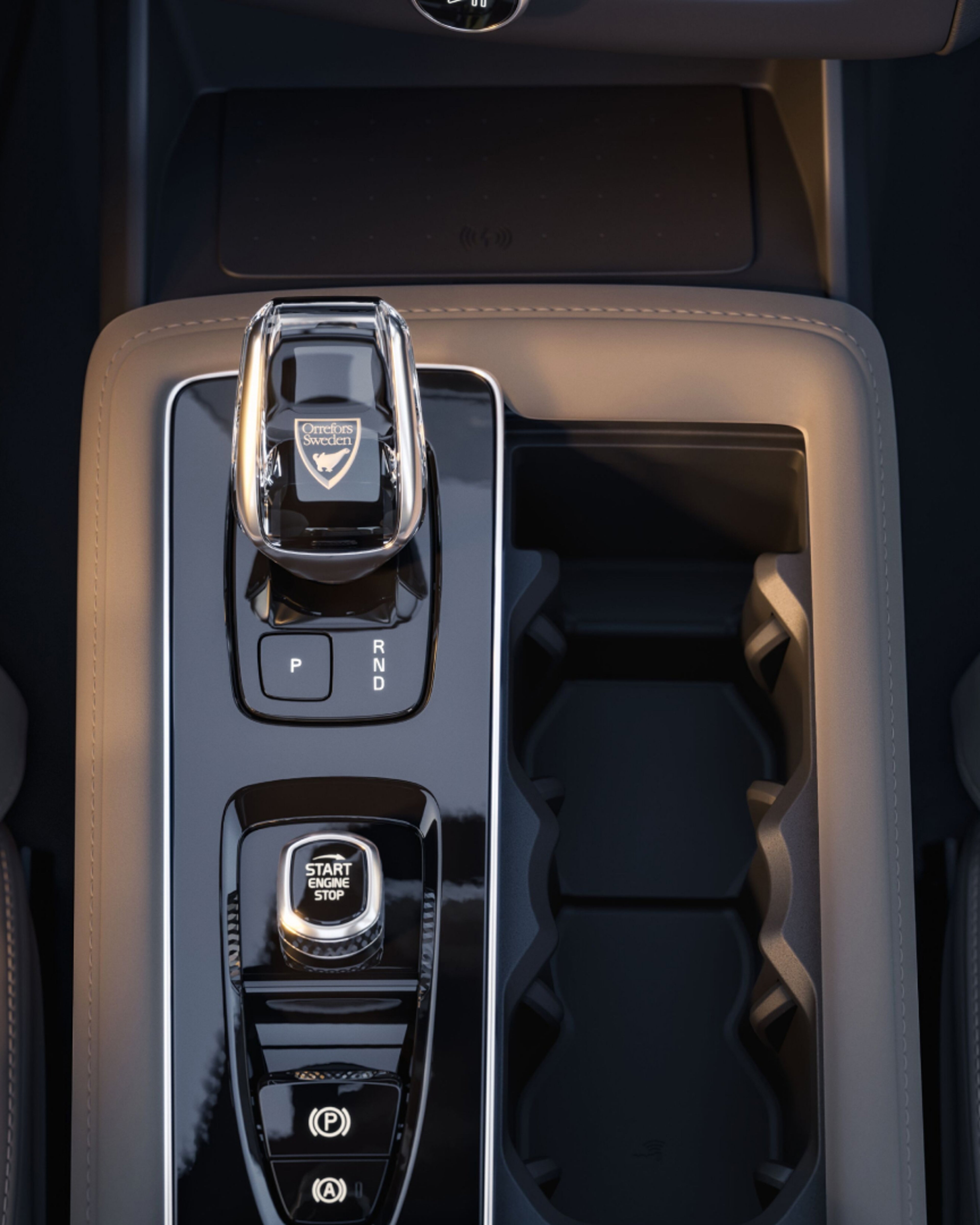 Снимок подстаканника XC90 с формулой 2+1.