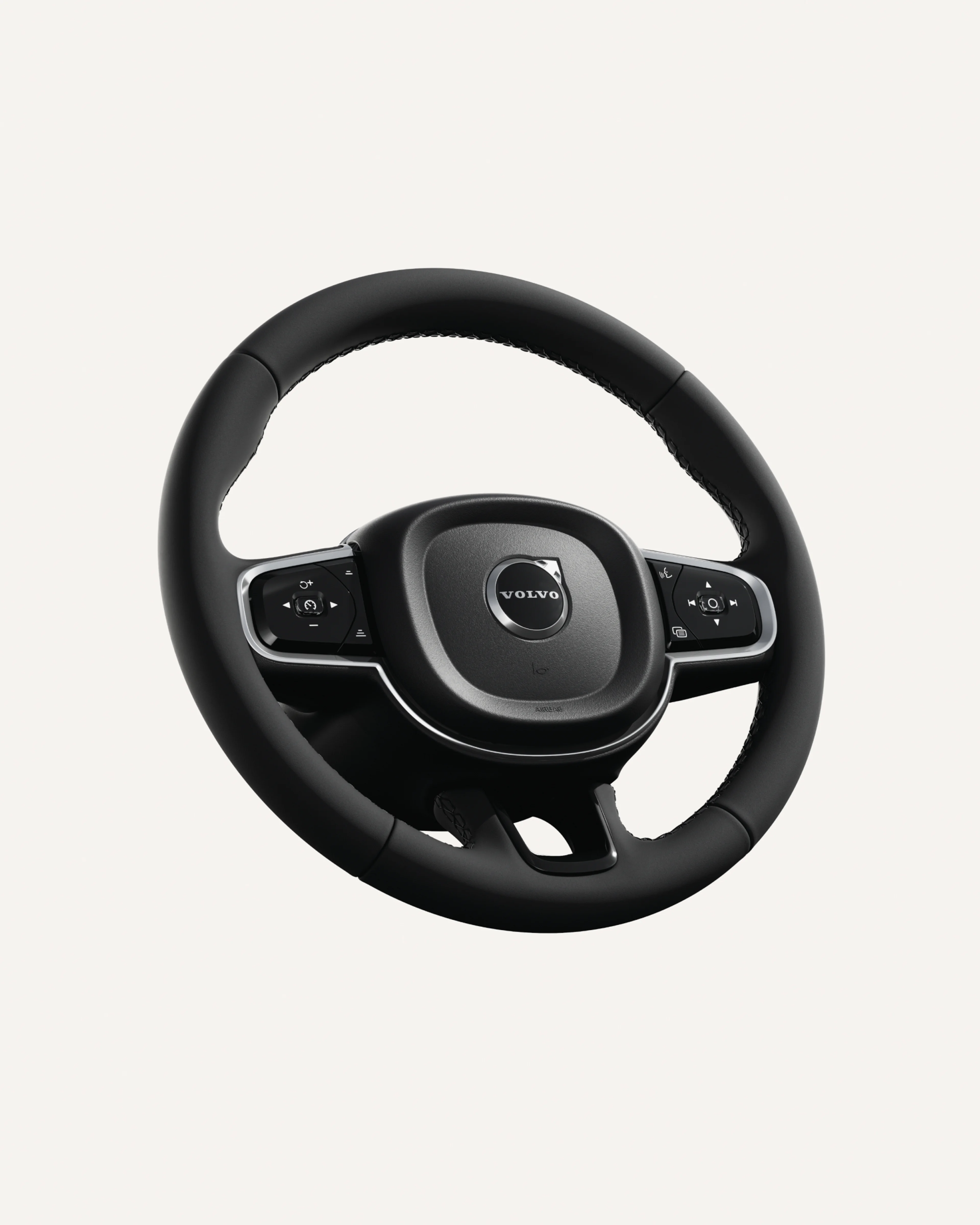 Primeiro plano do volante do Volvo XC60, com controlos integrados.