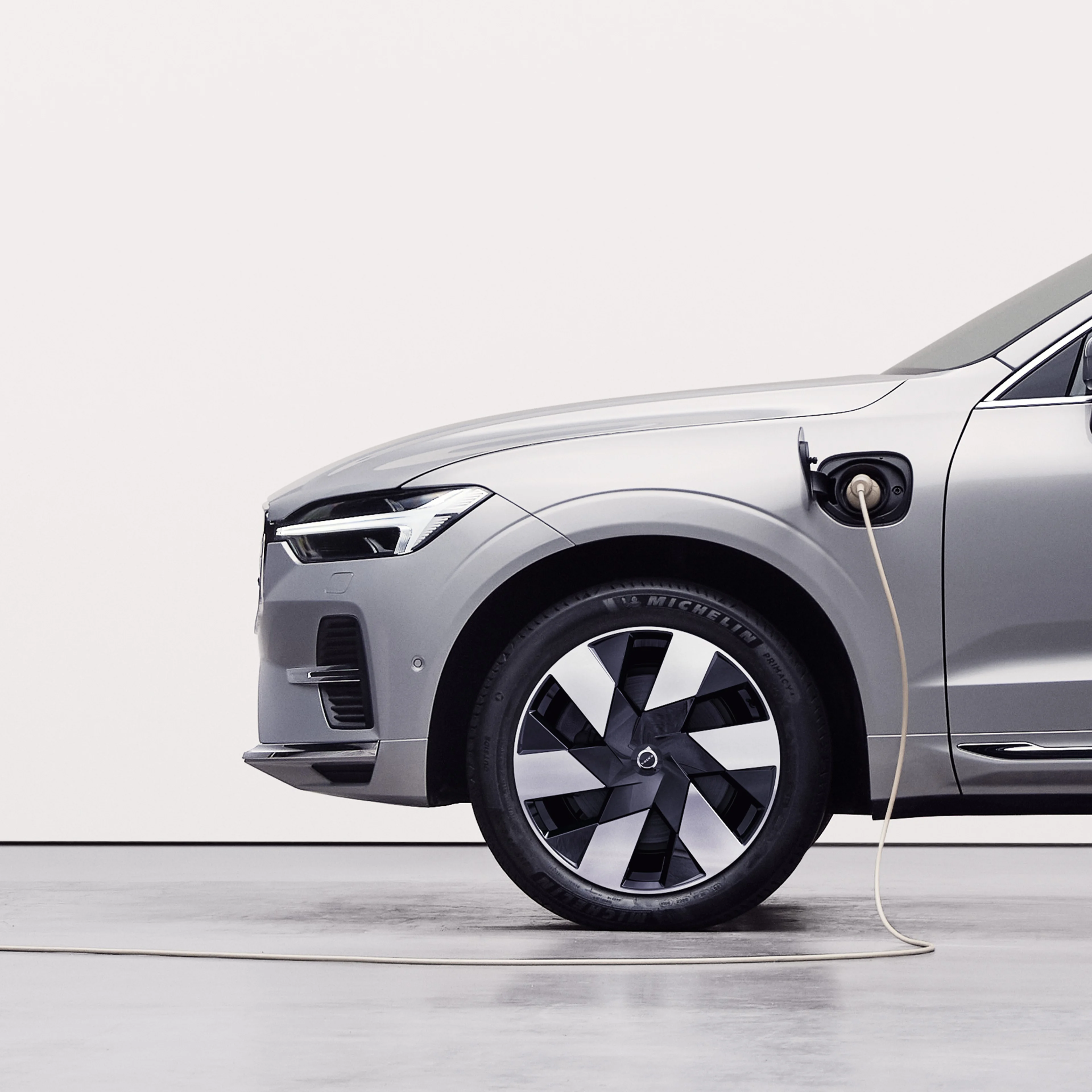Volvo XC60 Recharge avtomobilində yeni aerodinamik təkər dizaynı.