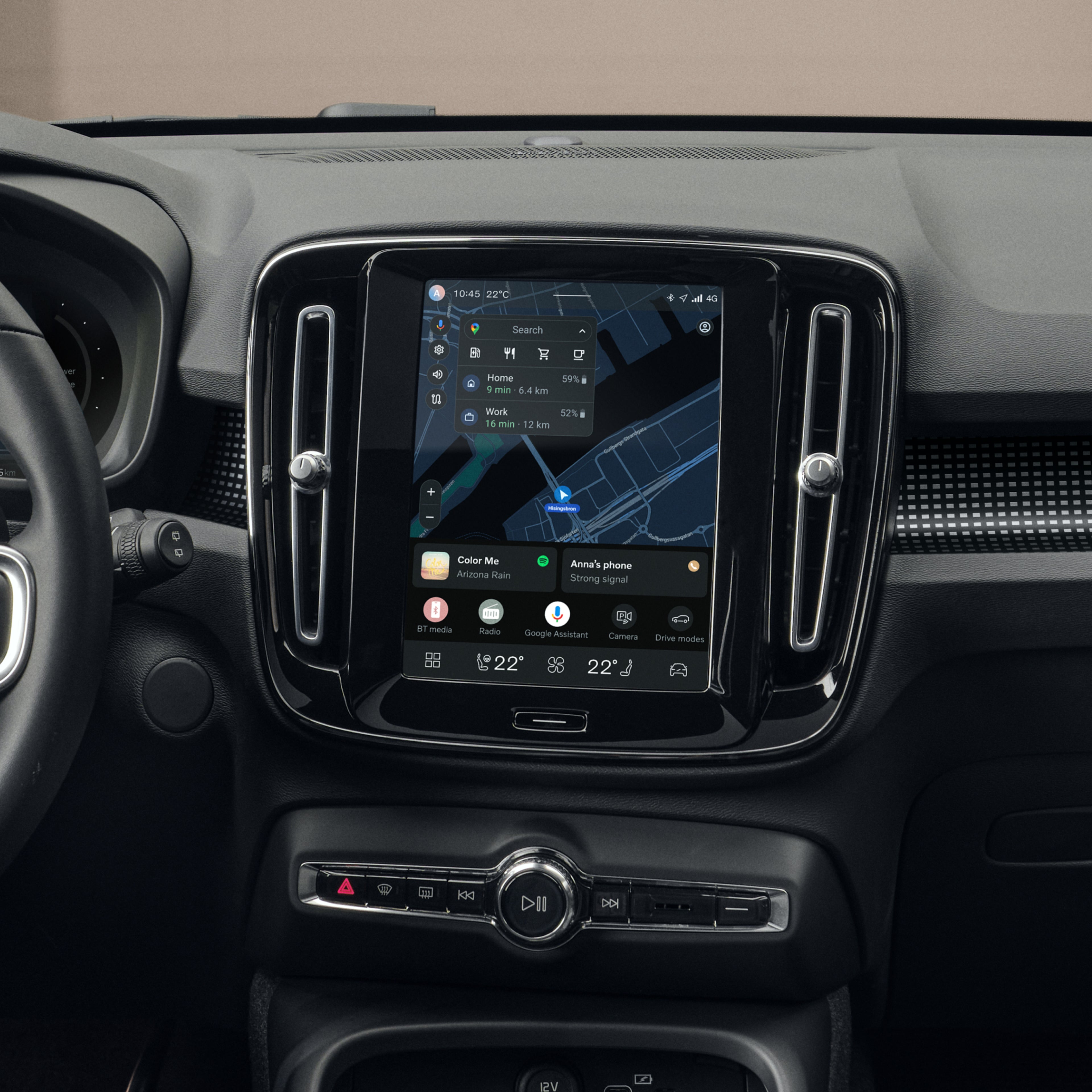 The Volvo EX40 centre display shows a software update confirmation message.