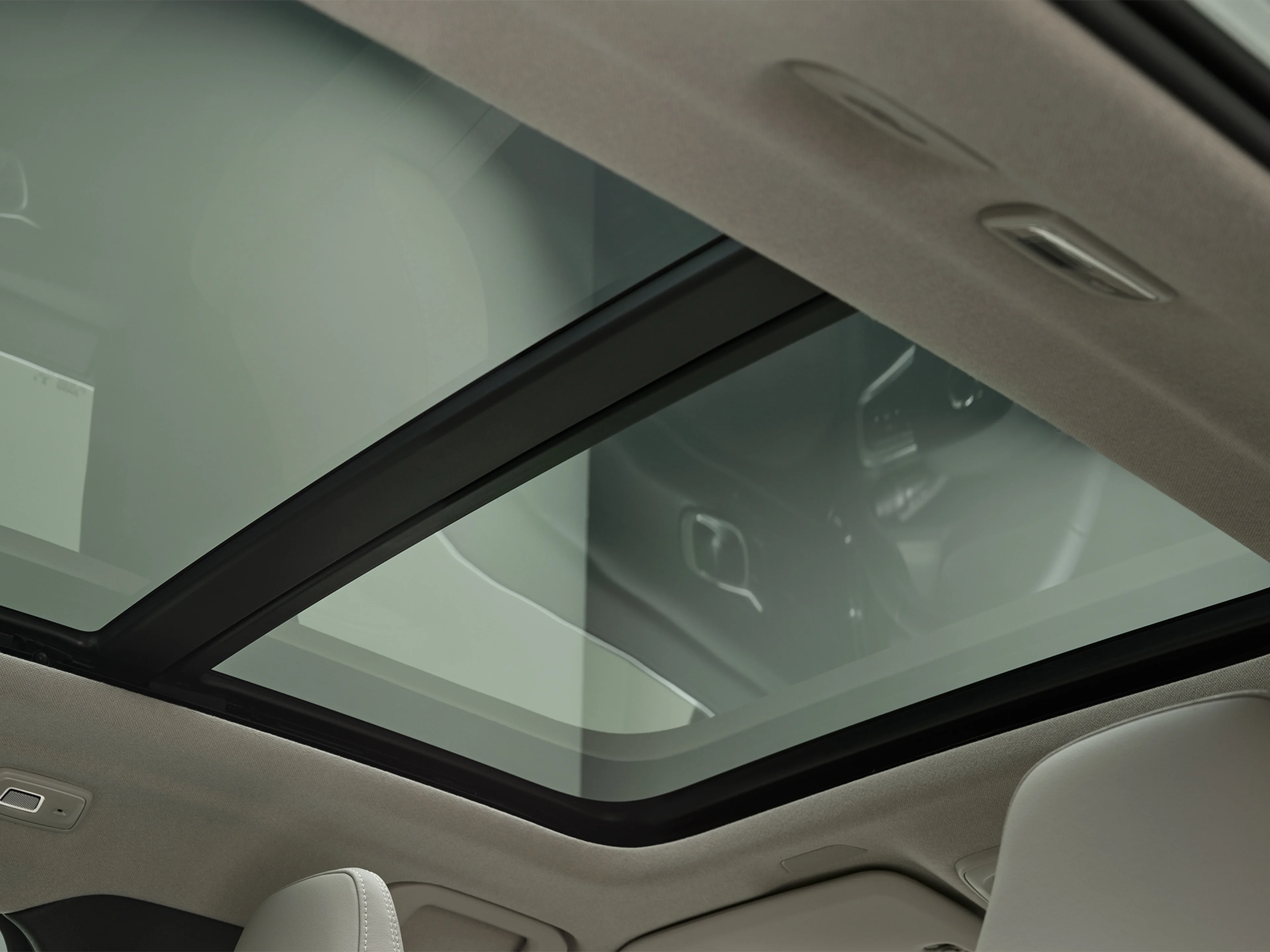 Techo panorámico en un SUV Volvo XC40.