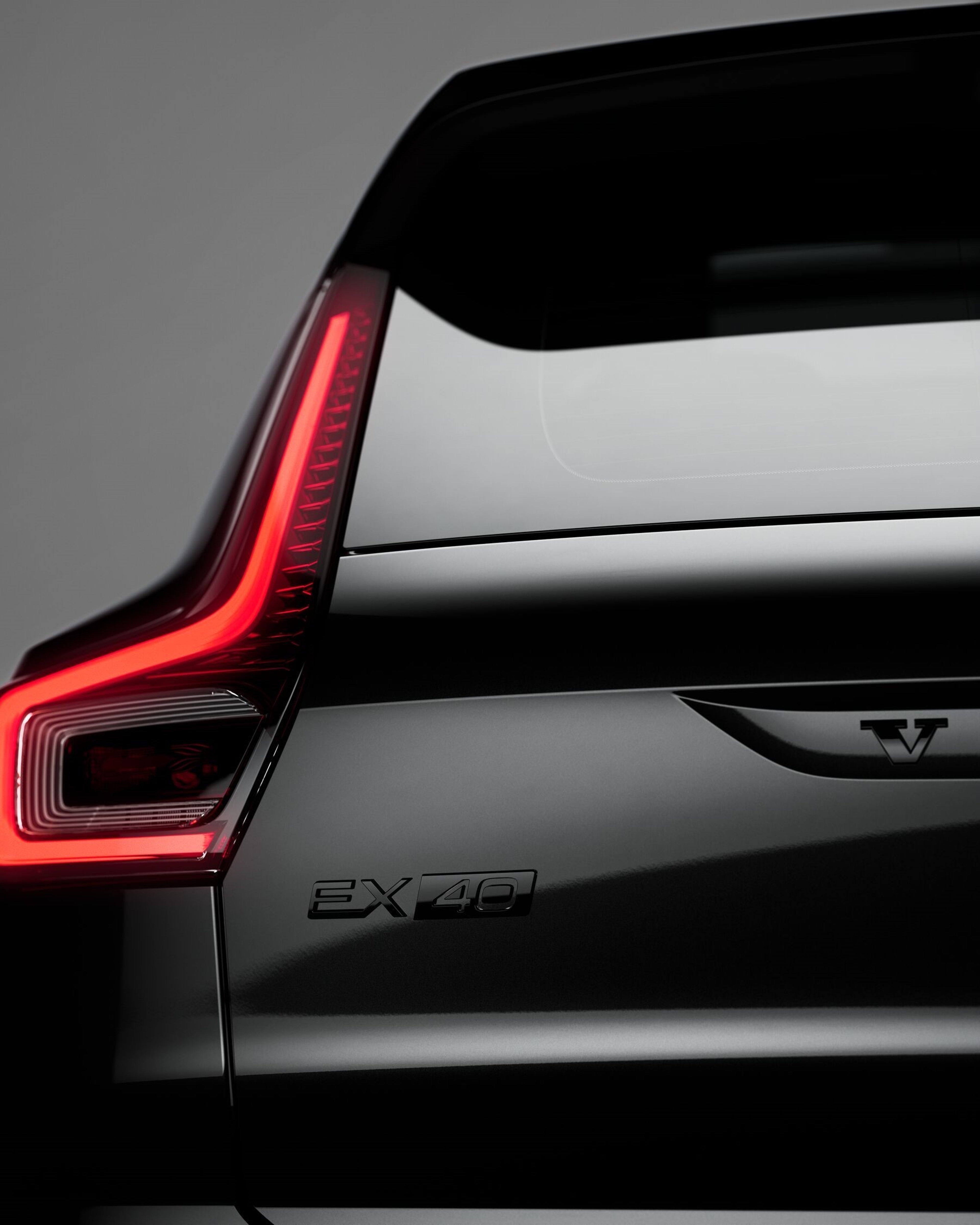 Rear of Volvo EX40 Black Edition 