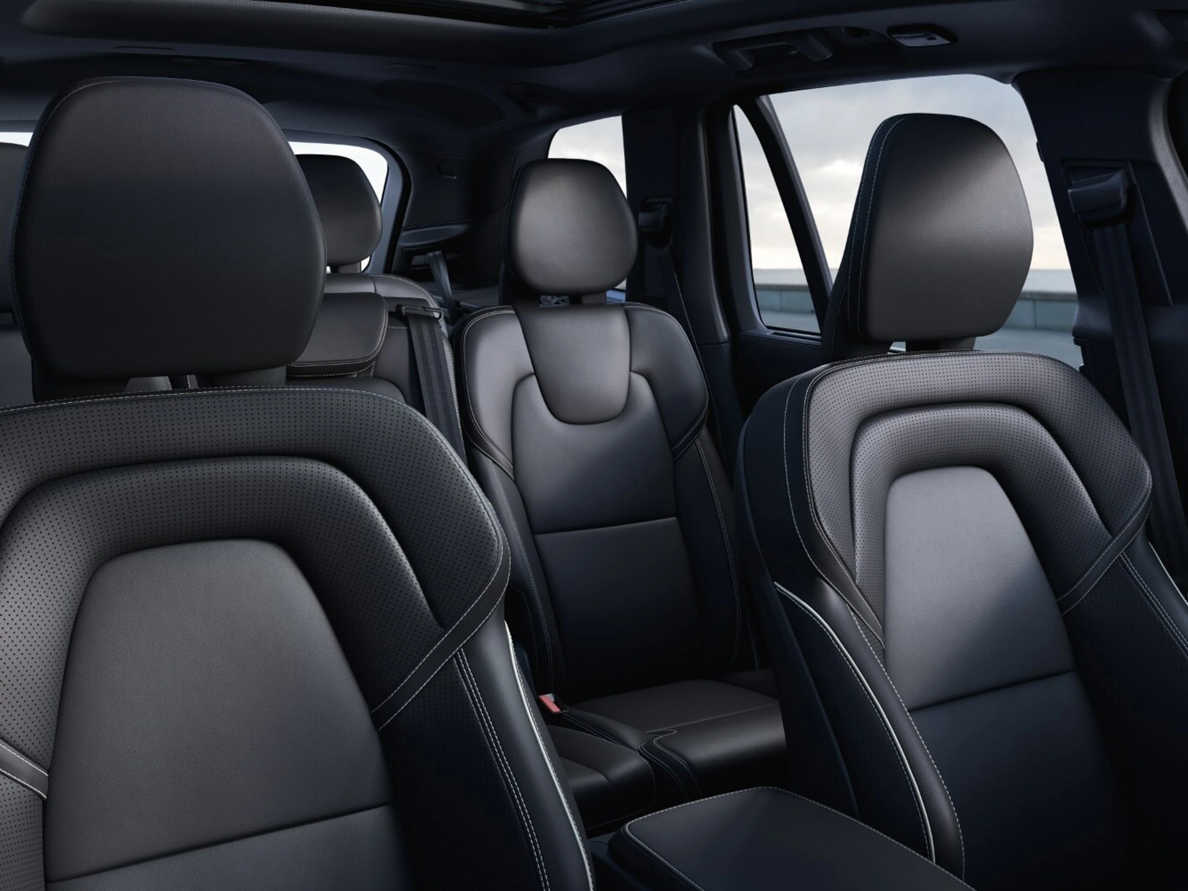 Volvo XC90 SUV 寬敞舒適的內裝。