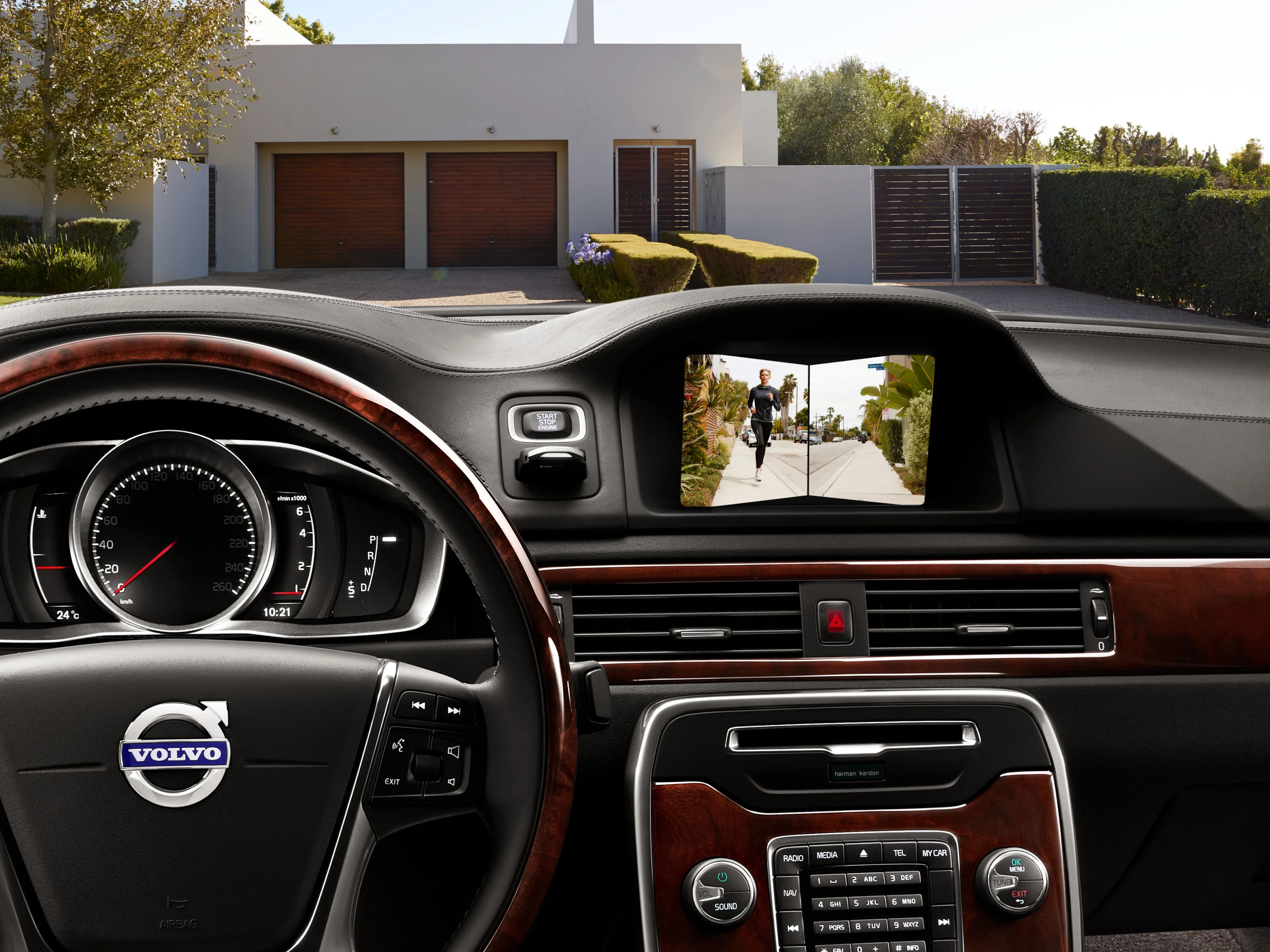 Image montrant la technologie et les systèmes de sécurité à l’intérieur d’une Volvo S80.