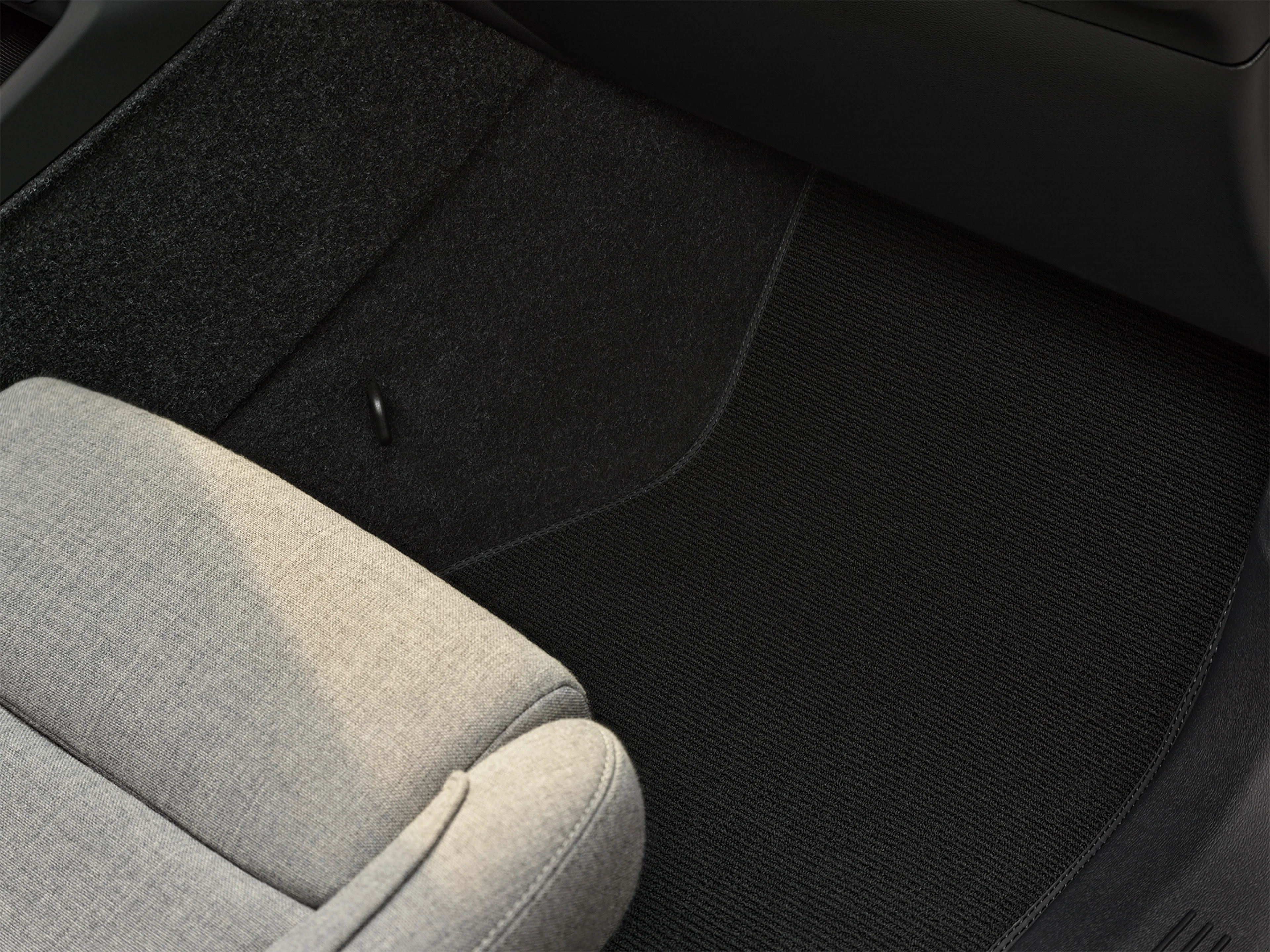 Un interior cómodo, de calidad y versátil del Volvo XC40 Recharge híbrido enchufable.