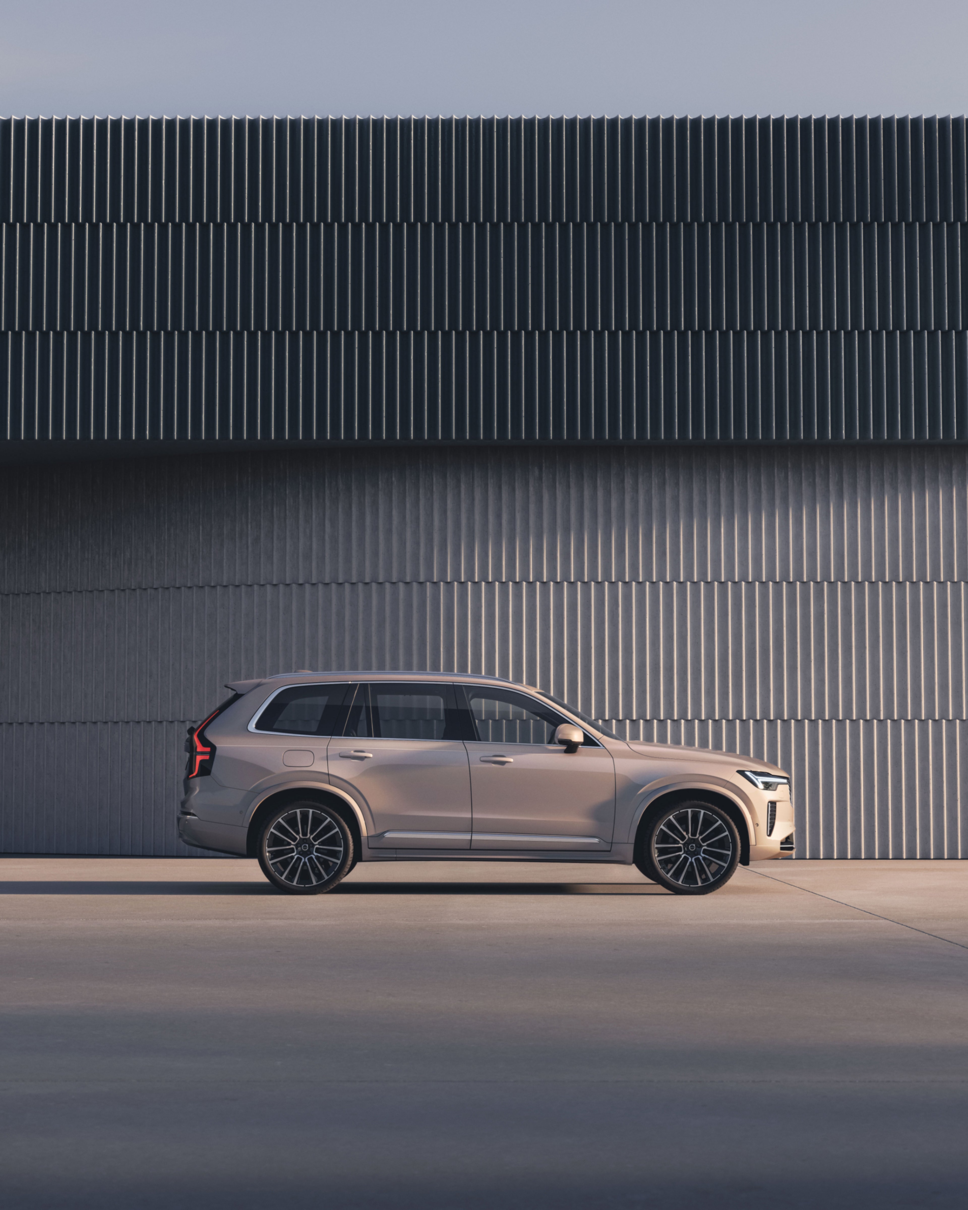 Vista laterale di Volvo XC90