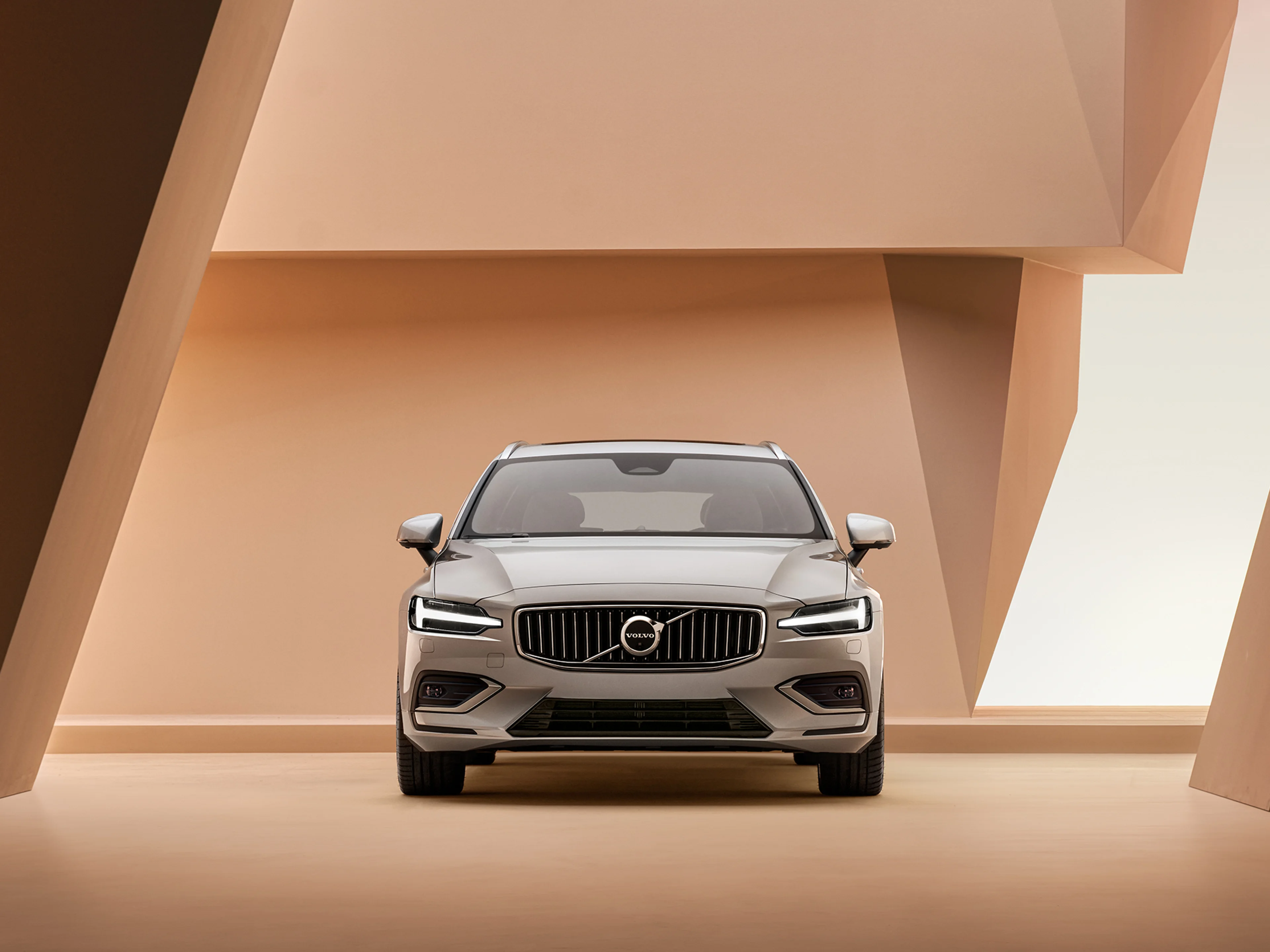 Refreshed exterior design details of the Volvo V60 estate.