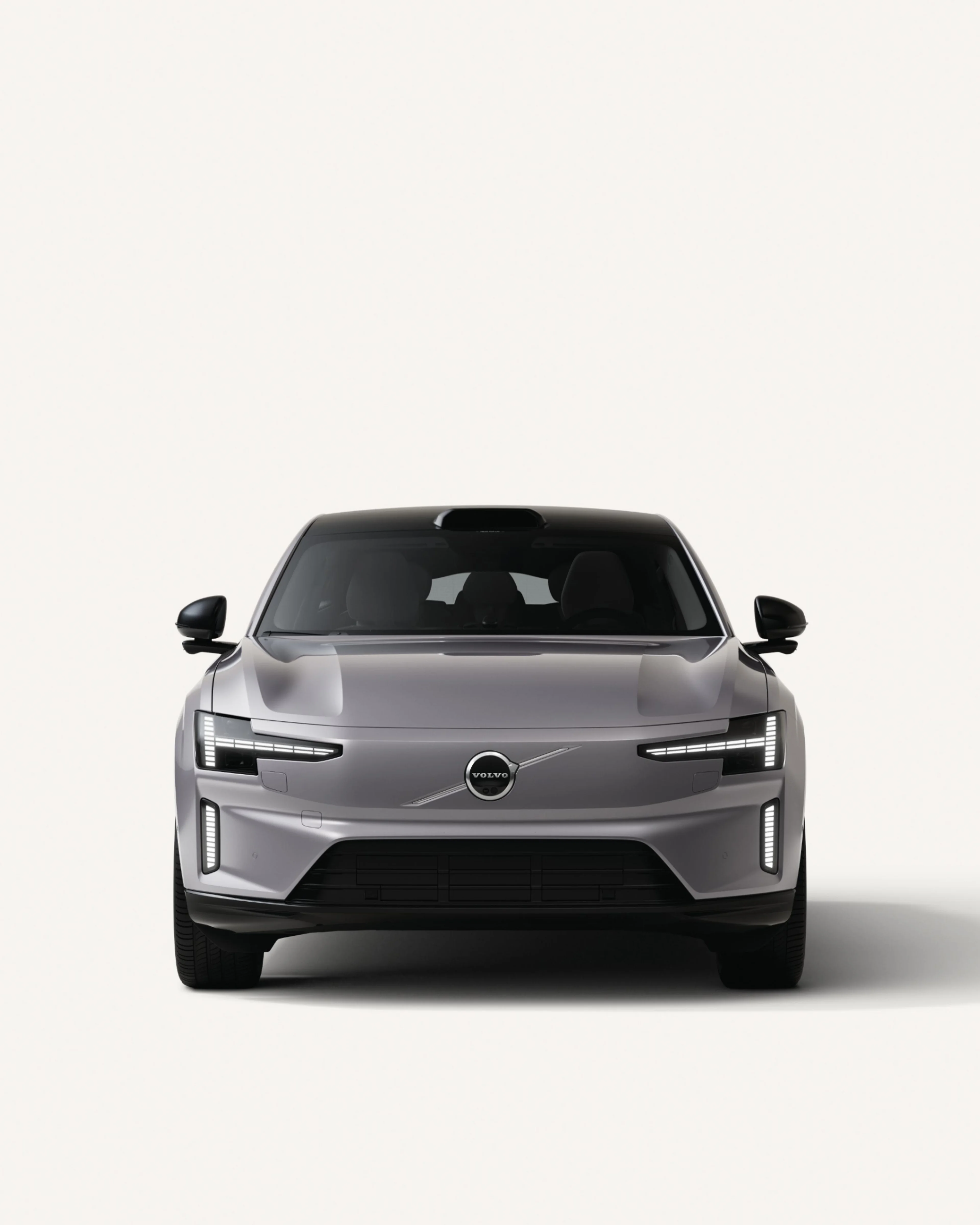 Vista frontale di Volvo ES90 100% elettrica.