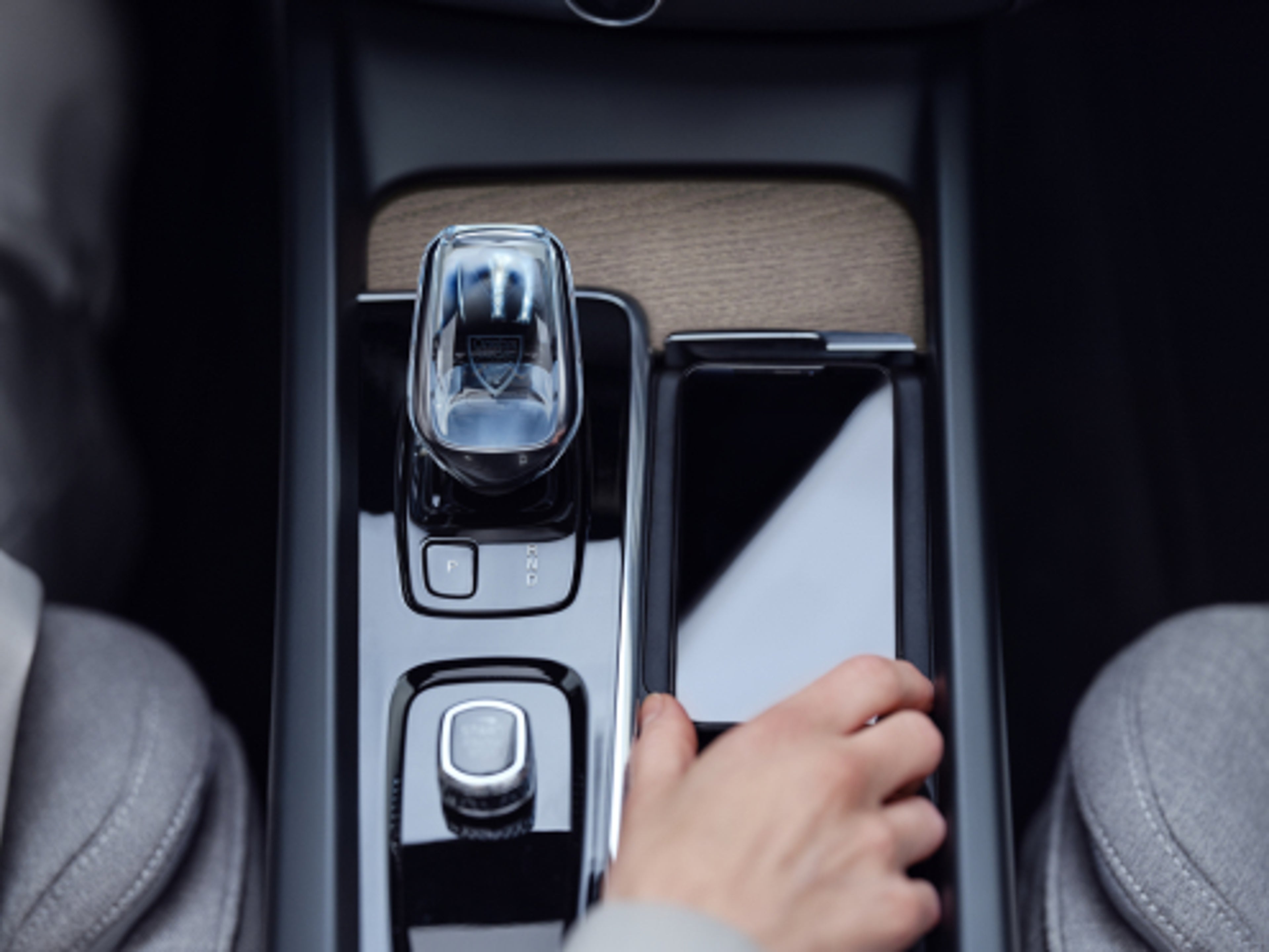 An image of the wireless phone charger in the Volvo XC60.