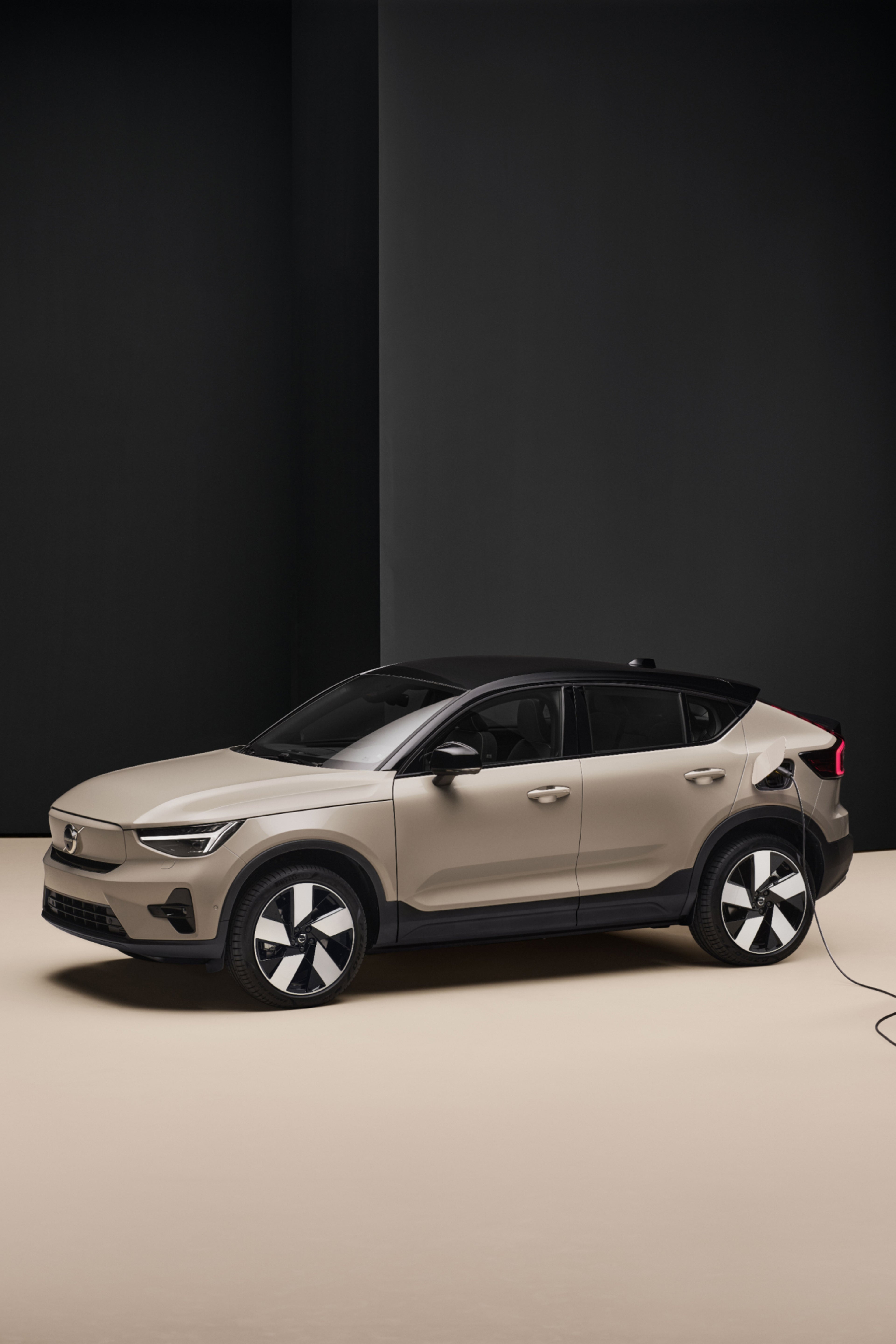 Volvo EC40 ระบบไฟฟ้าเต็มรูปแบบ