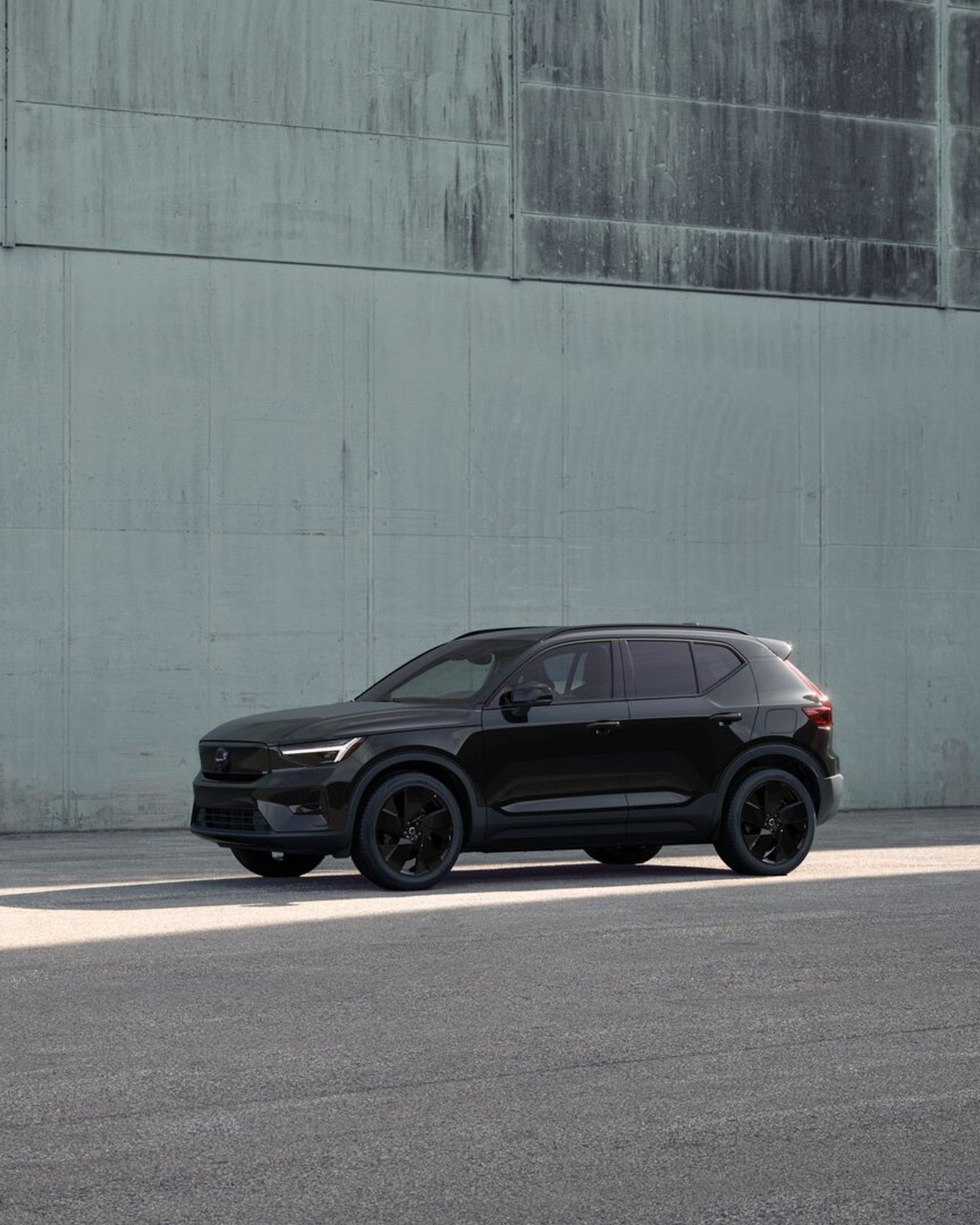 The Volvo EX40 Black Edition. New for 2026.