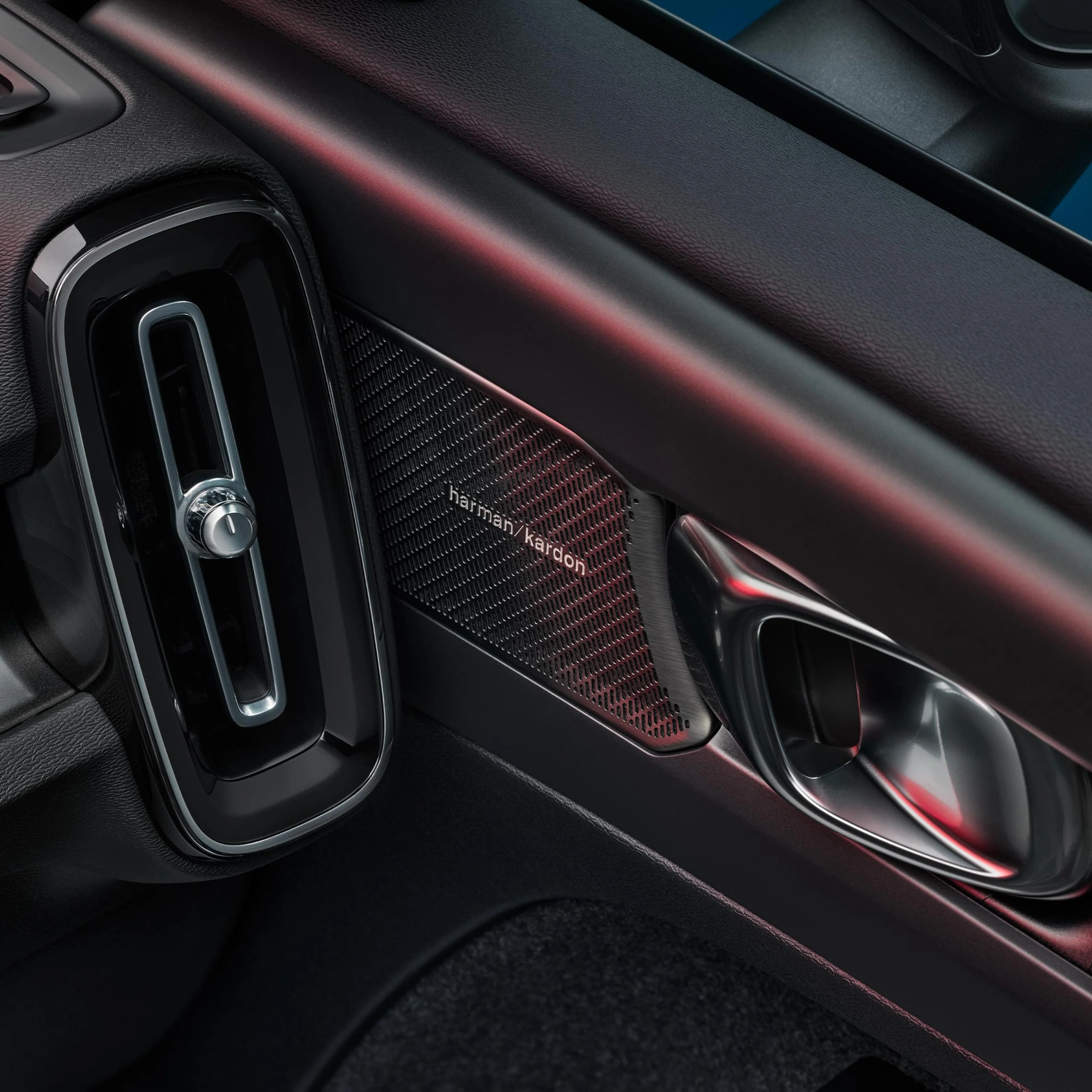 Volvo C40 Recharge Harman Kardon premium sound.