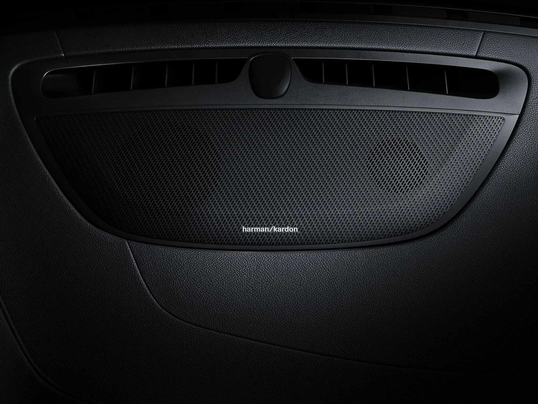 Enceintes Harman Kardon à l'intérieur d'une Volvo S60.