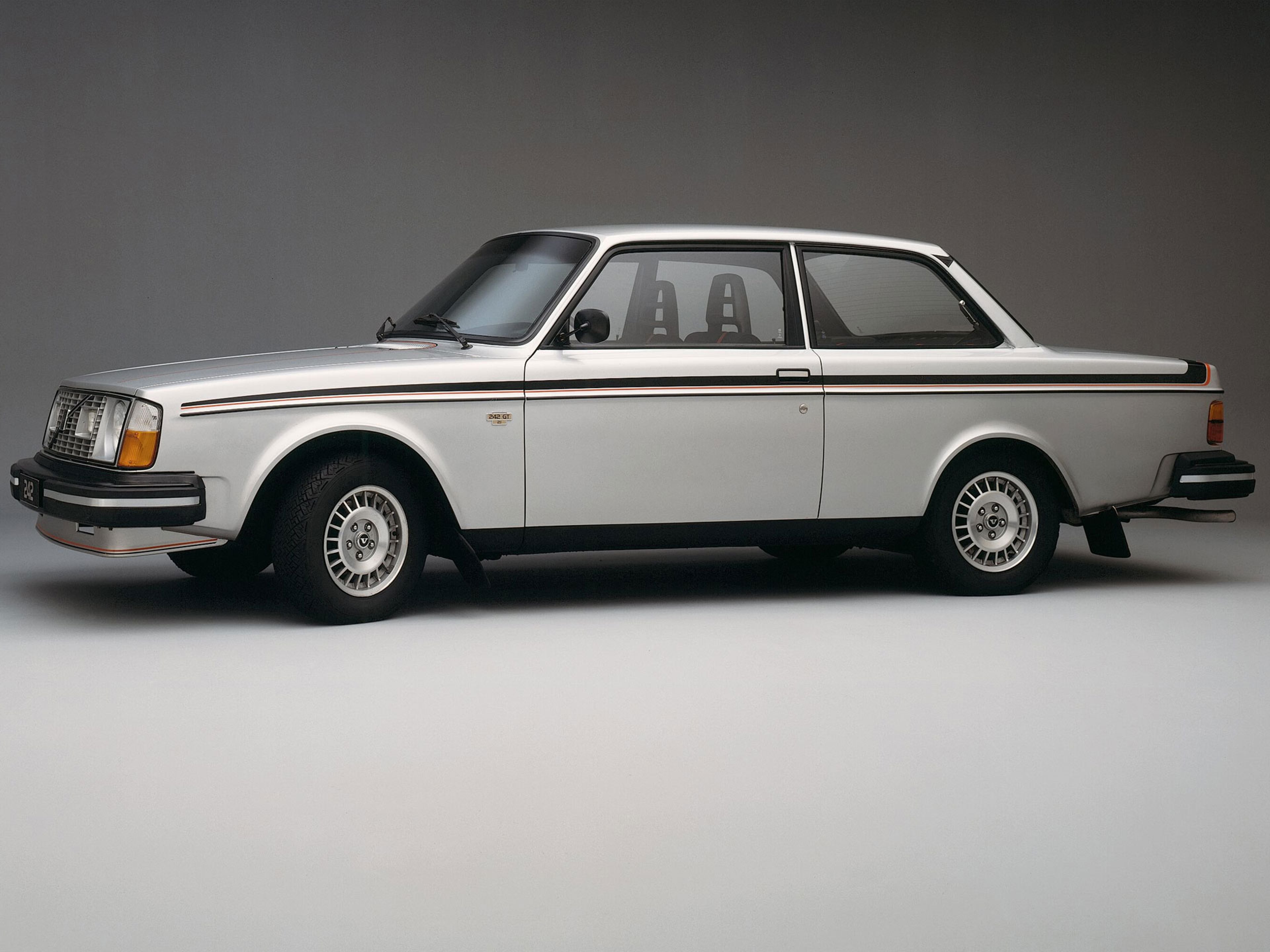 Picture showing the Volvo 242