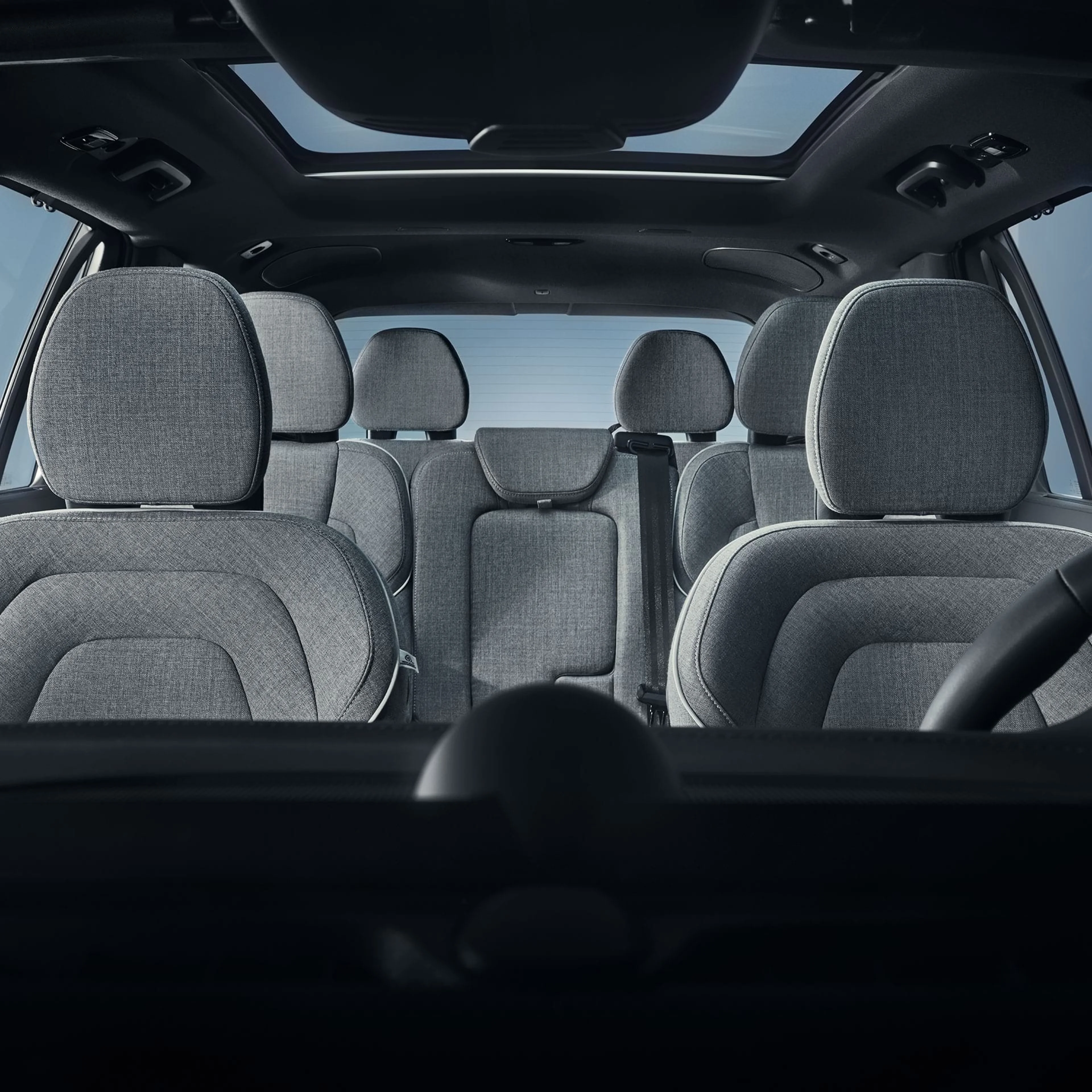 Interior kabin yang luas dan mewah di Volvo XC90 Recharge.
