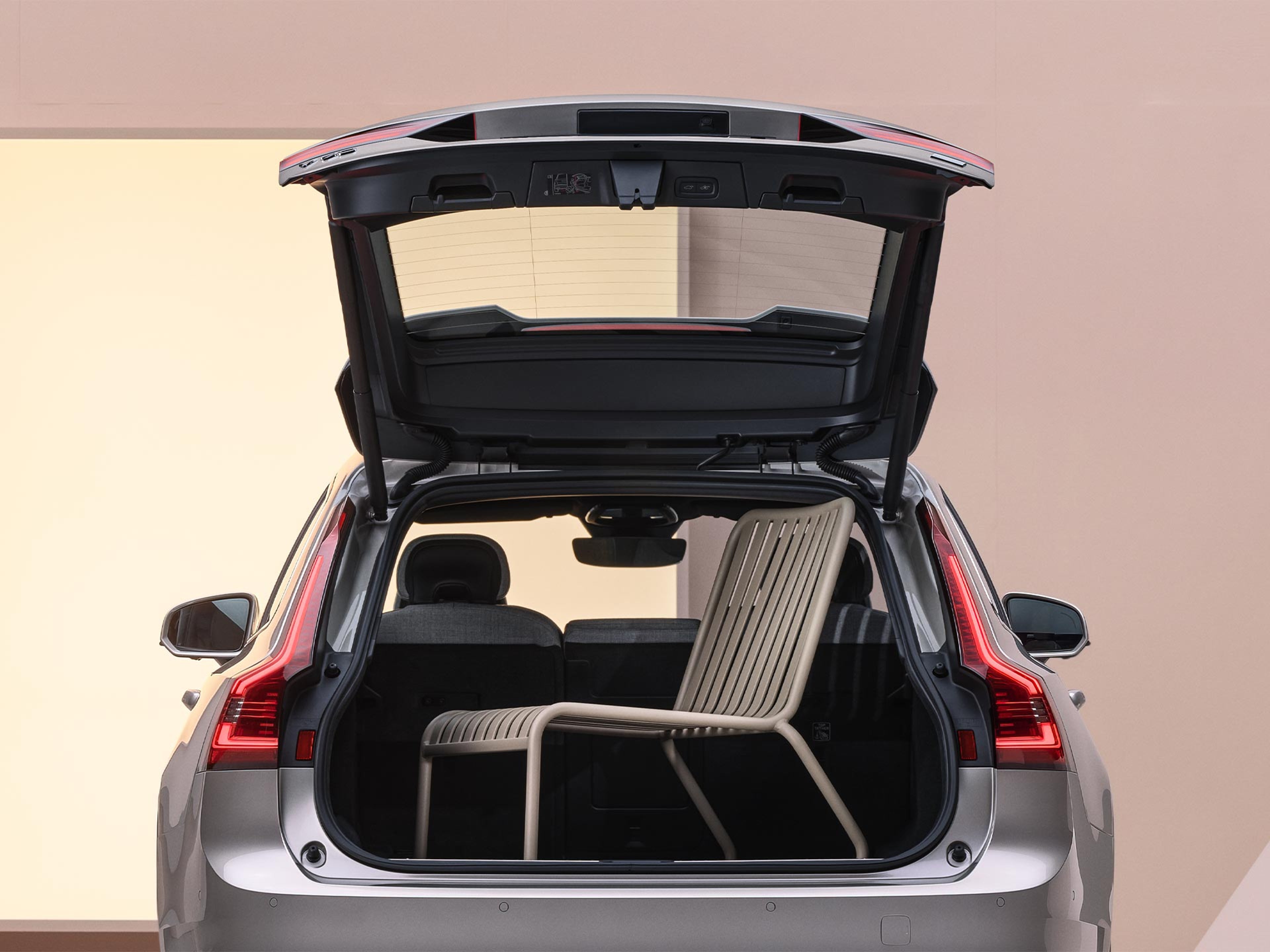 Des options de chargement et de sièges polyvalentes et un design spacieux dans le break Volvo V90.