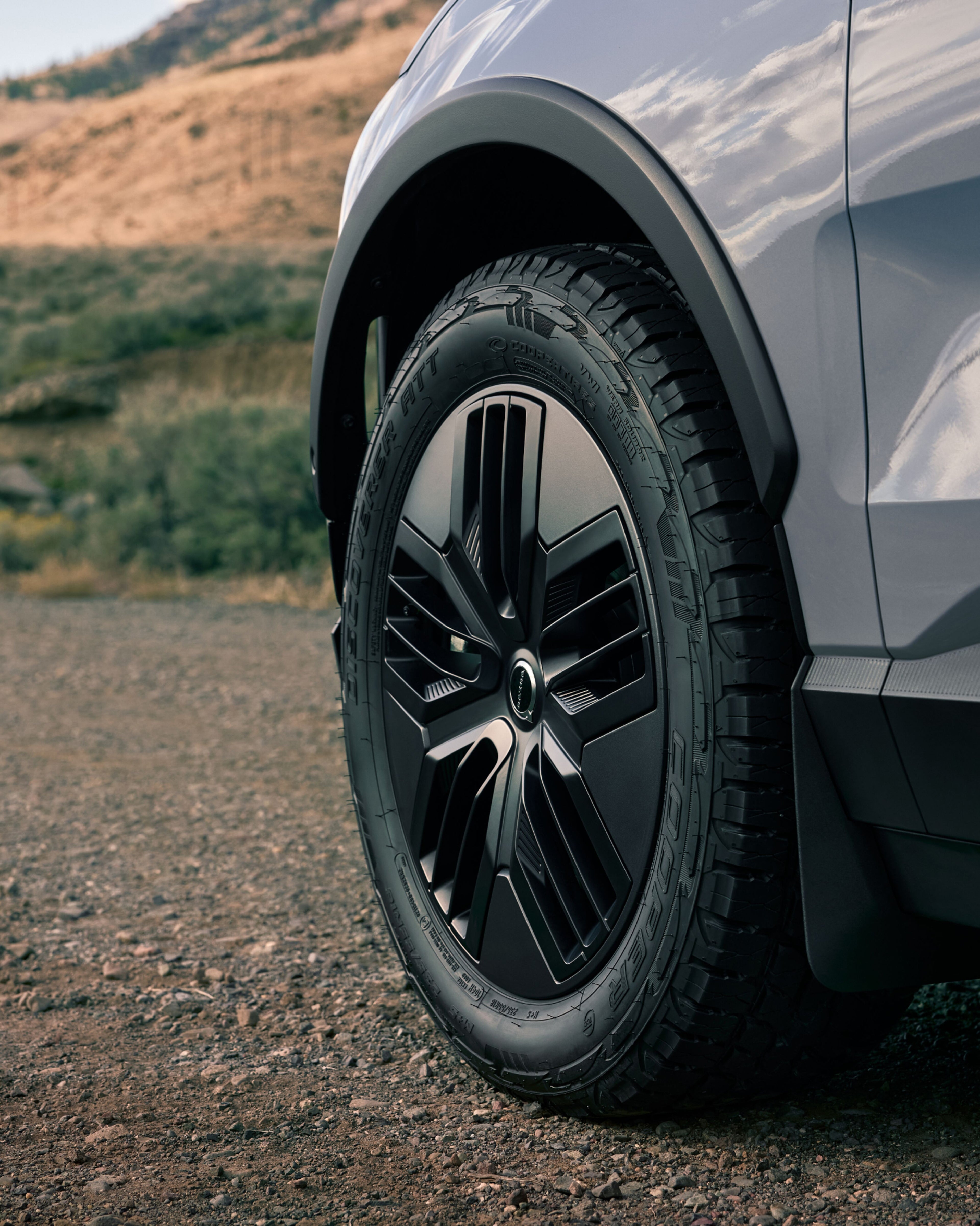 Rear-angled close-up of the all-terrain wheels of the EX30 Cross Country.