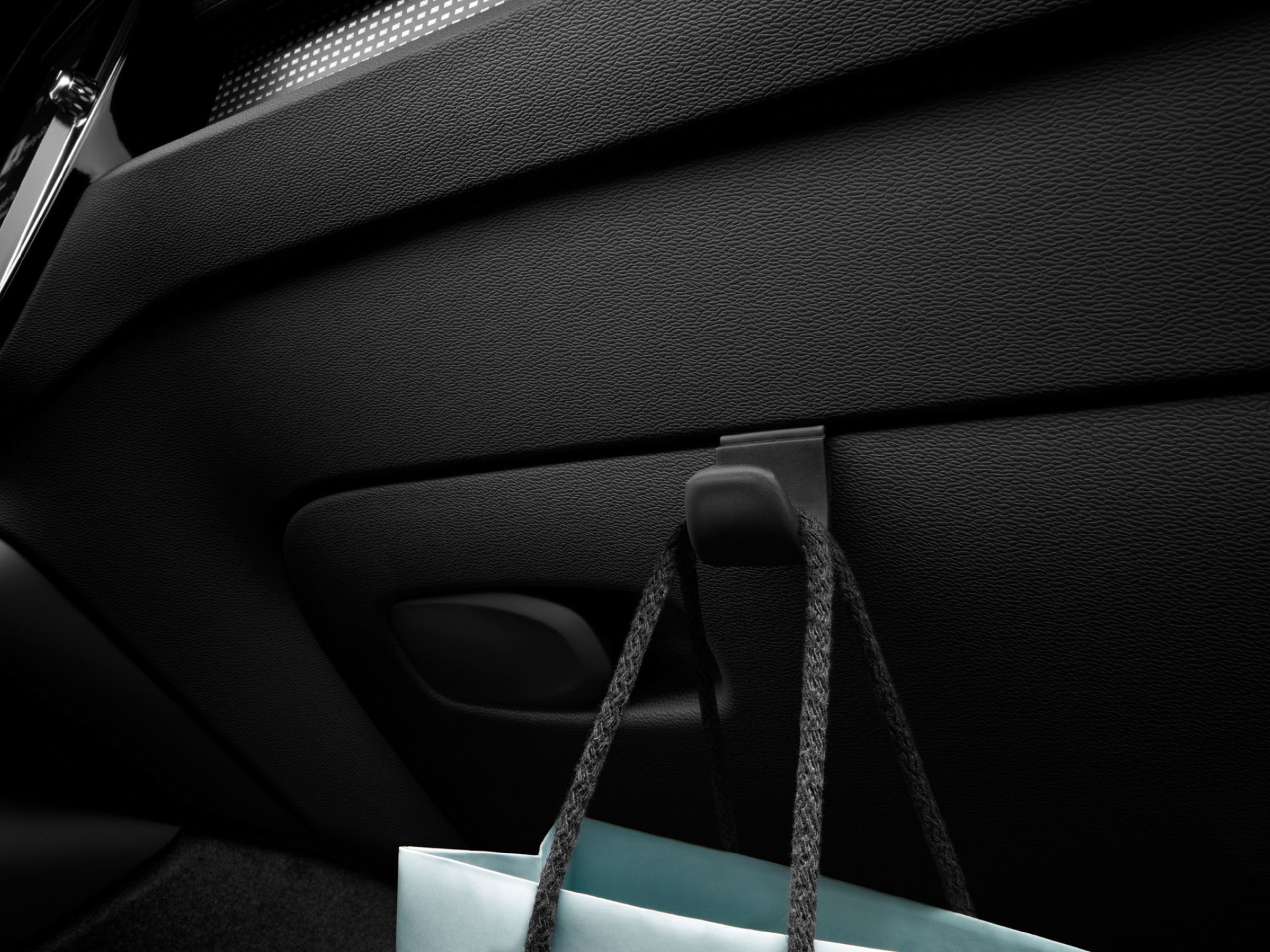 Smart interior storage solutions in a Volvo XC40 SUV.