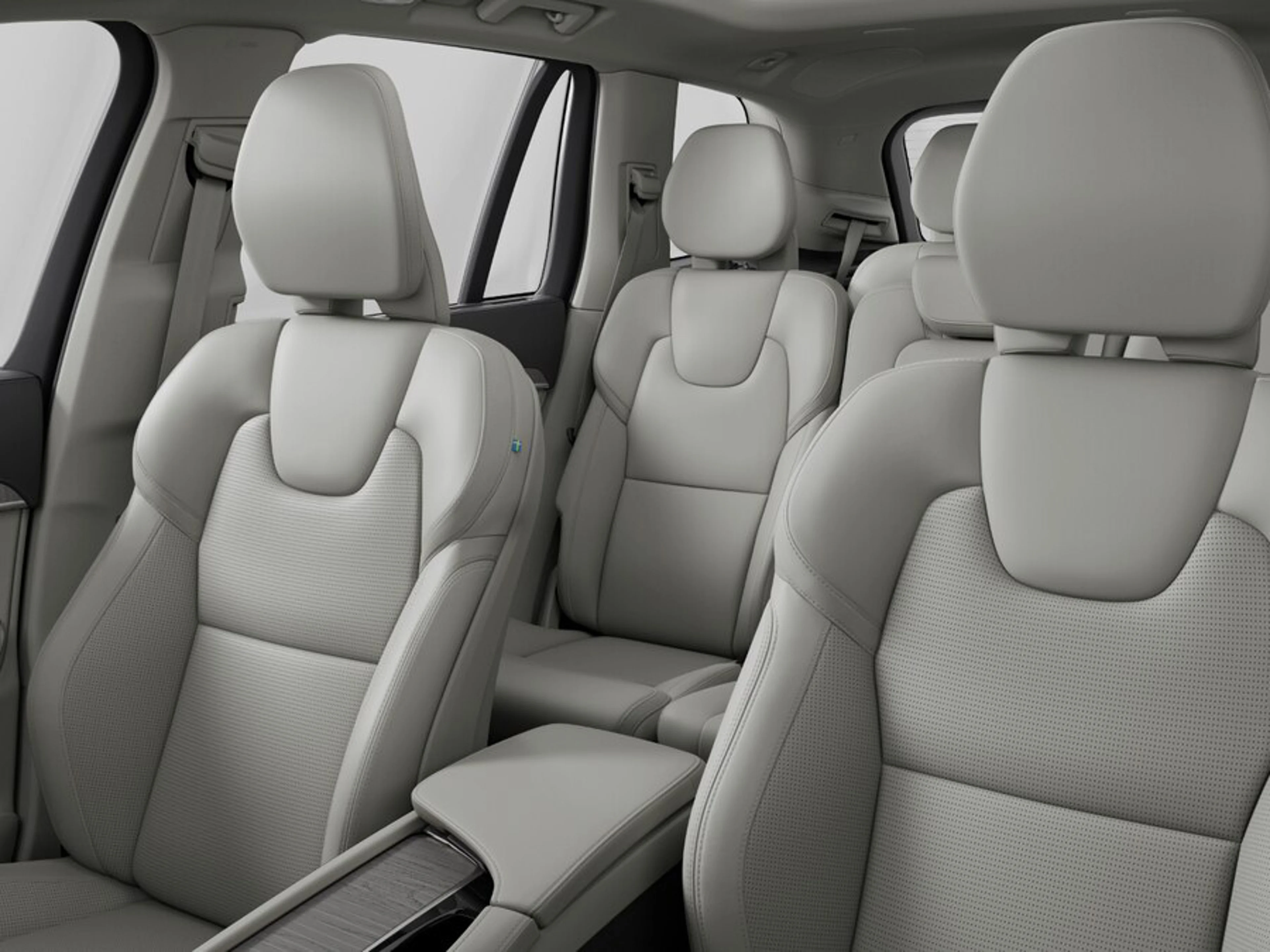 Volvo XC90 雙能電動車寬敞舒適的內裝。