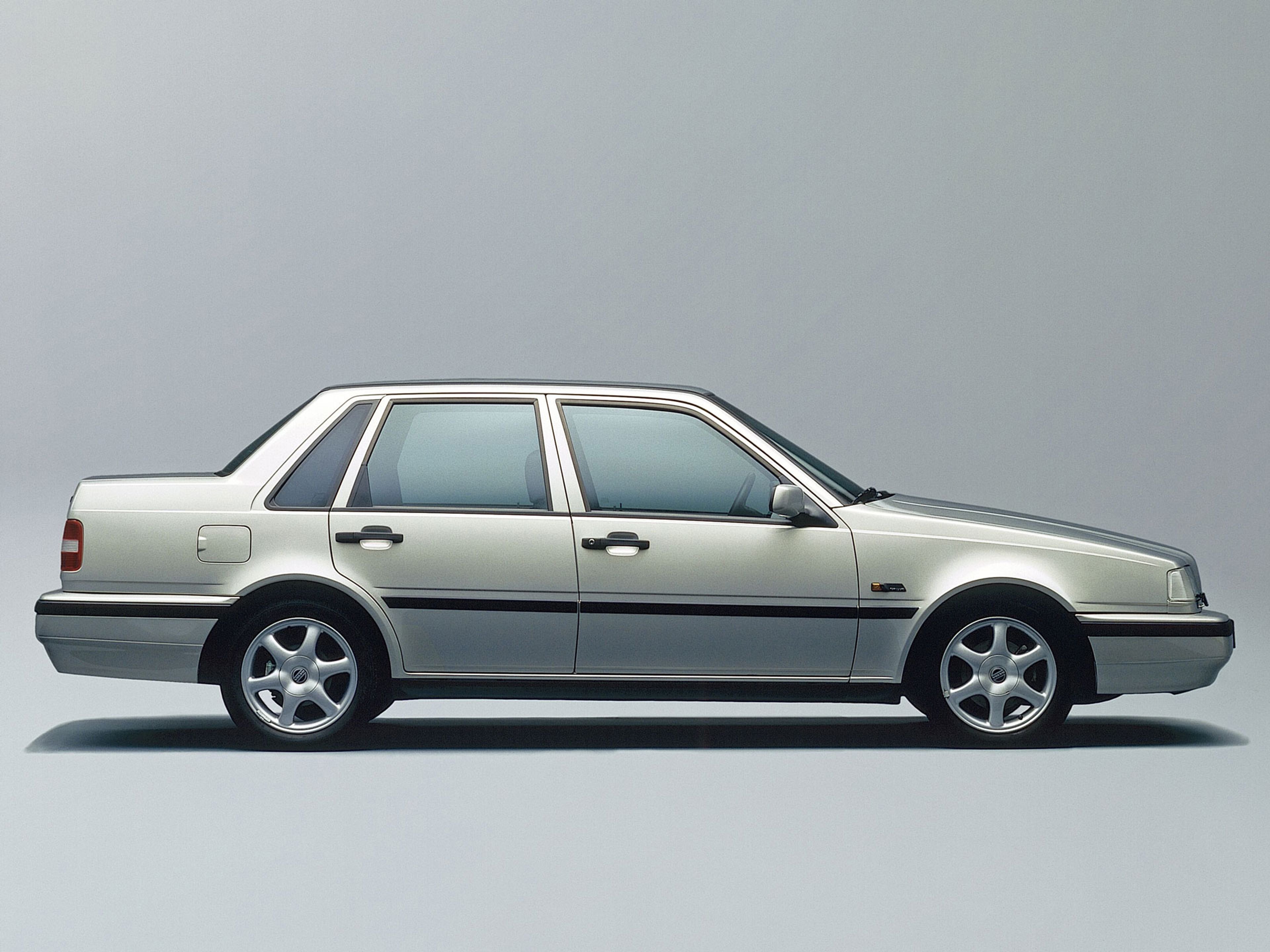 Picture showing the Volvo 460.