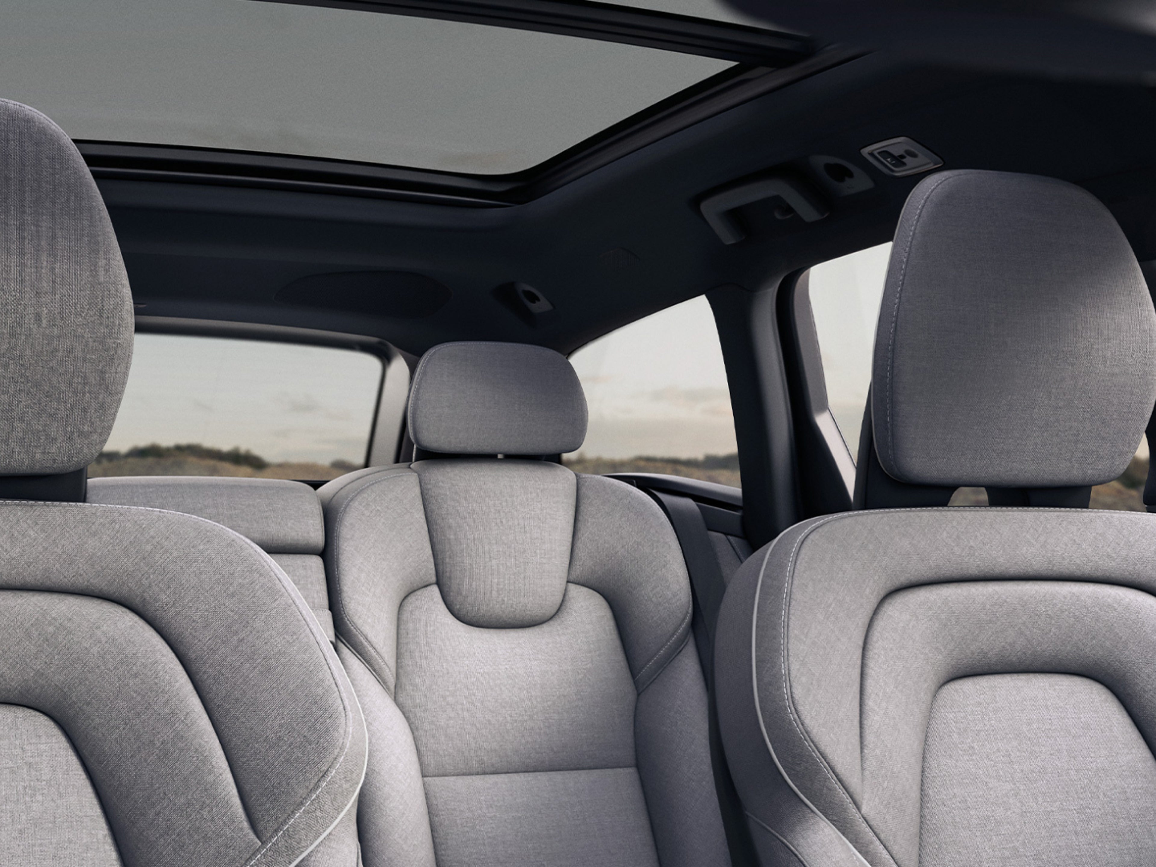 Interiér plug-in hybridního vozu Volvo V90.