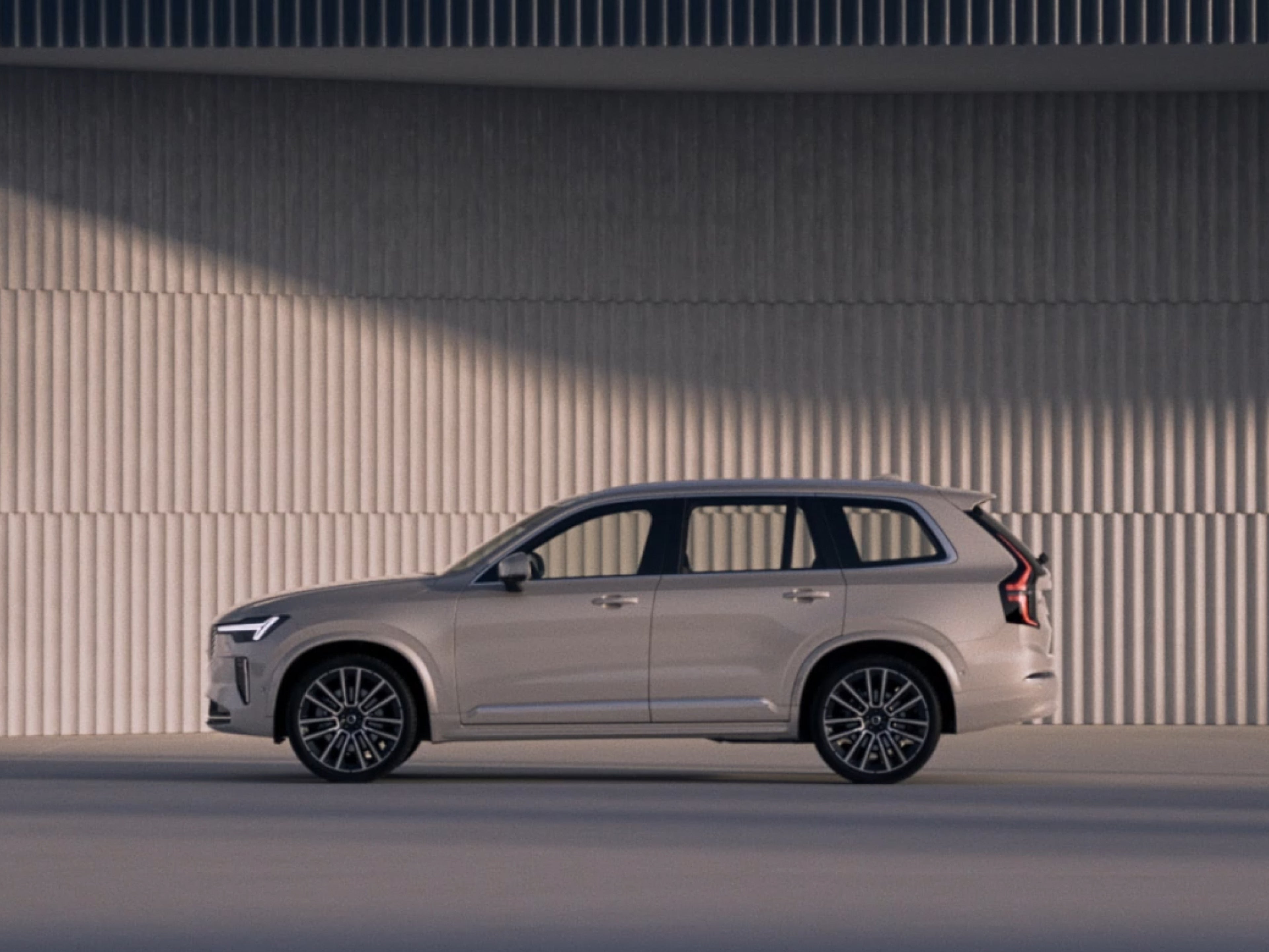 Volvo XC90 քաղաքային ամենագնացի կողային պրոֆիլ։