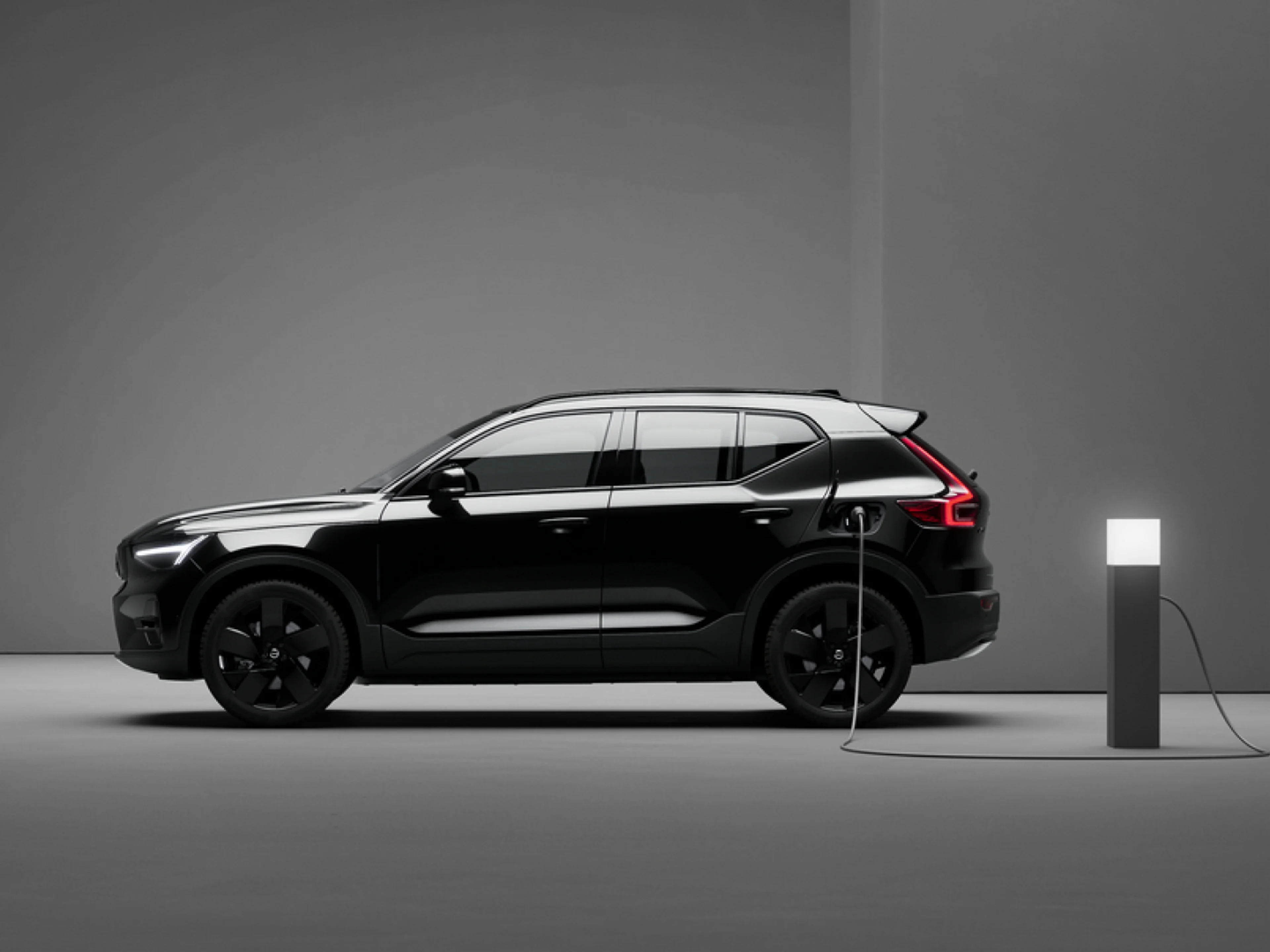 Potpuno električni Volvo XC40 Black Edition.