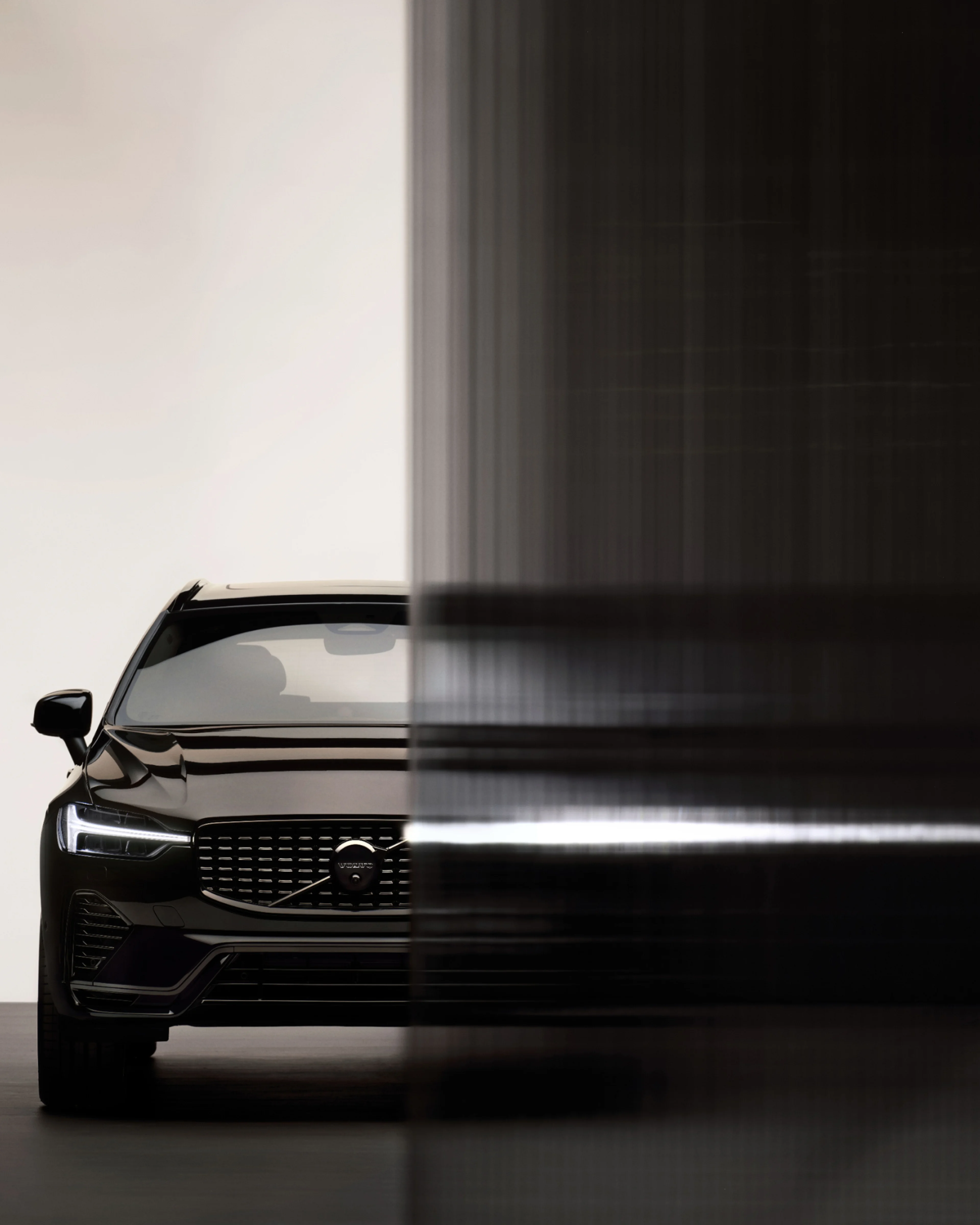 XC60 Black dans un photo studio en fond noir