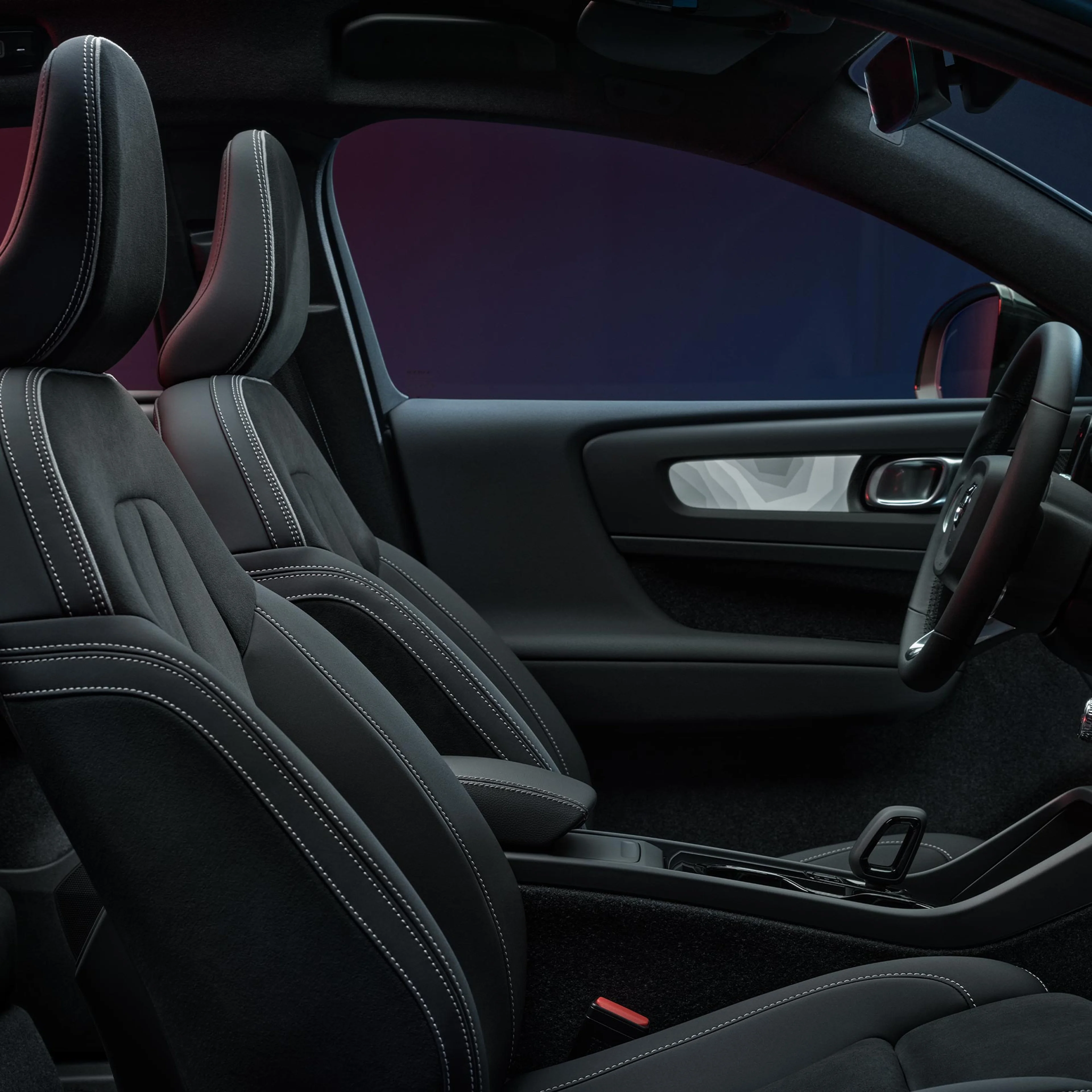 Ergonomically designed front seats of the Volvo C40 Recharge.