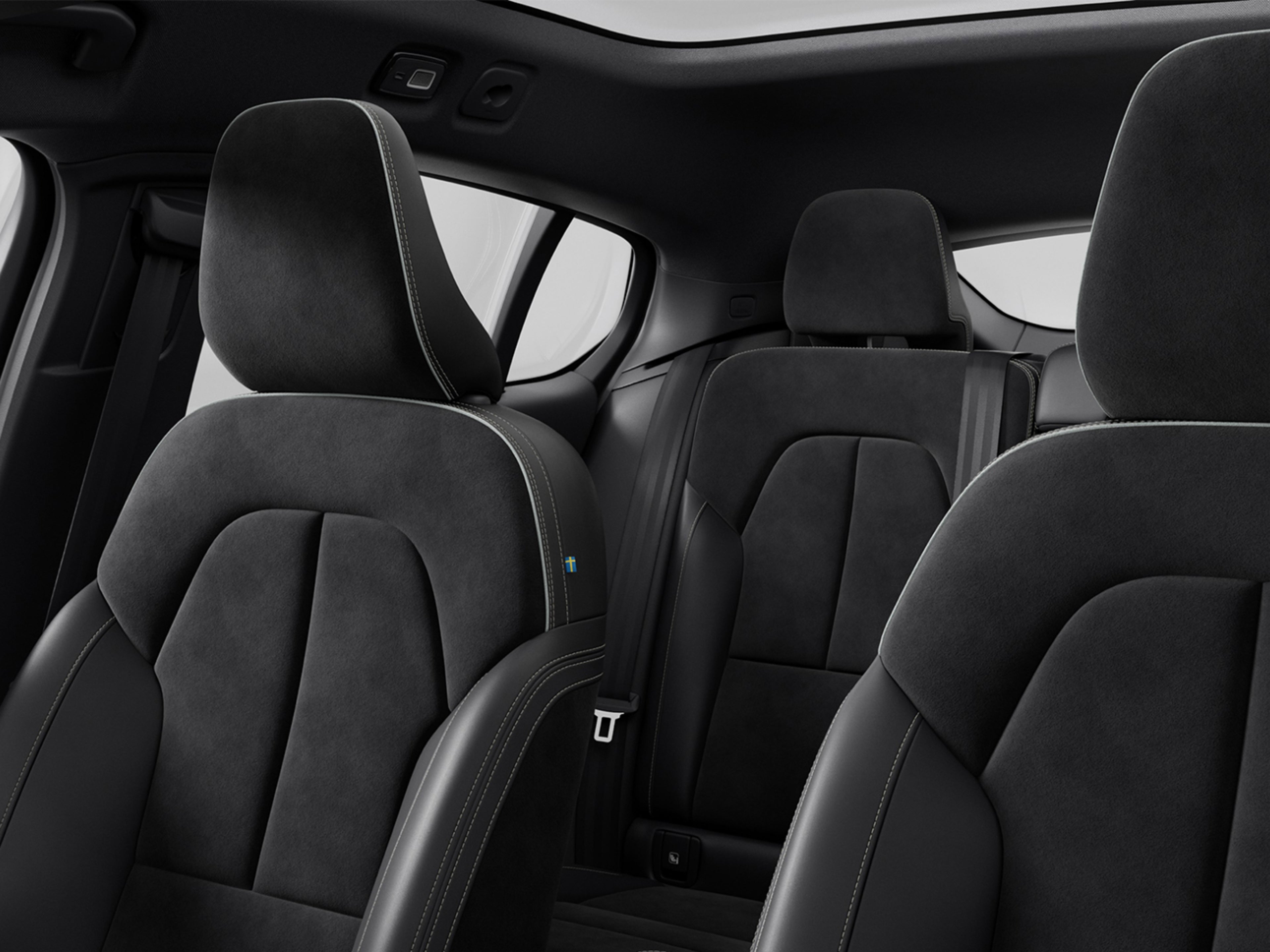 Interior do habitáculo do Volvo C40 Recharge 100% elétrico.