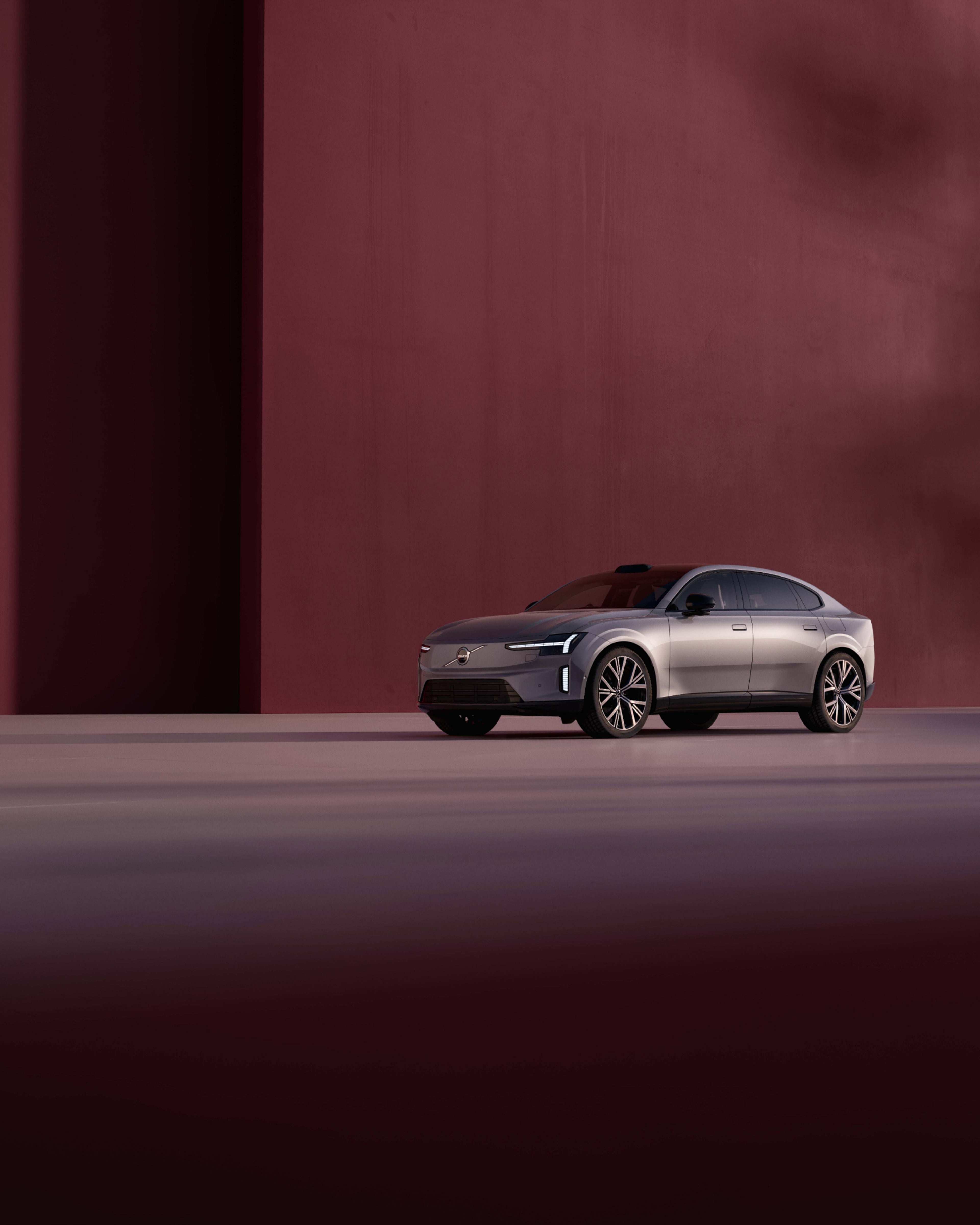 Vue avant de la Volvo ES90 100 % électrique.