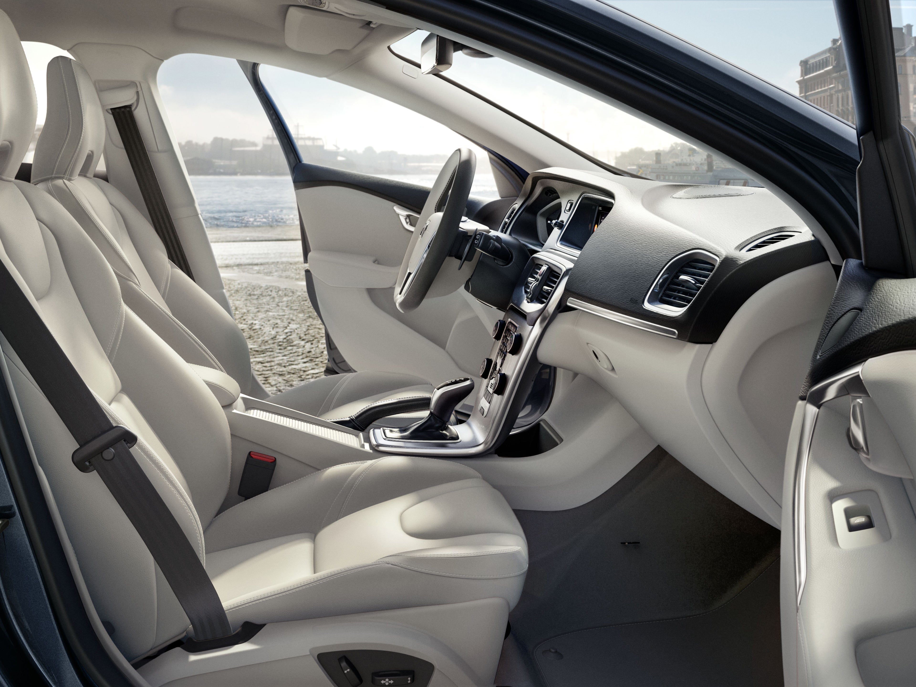 Immagine che mostra i comodi sedili di una Volvo V40.