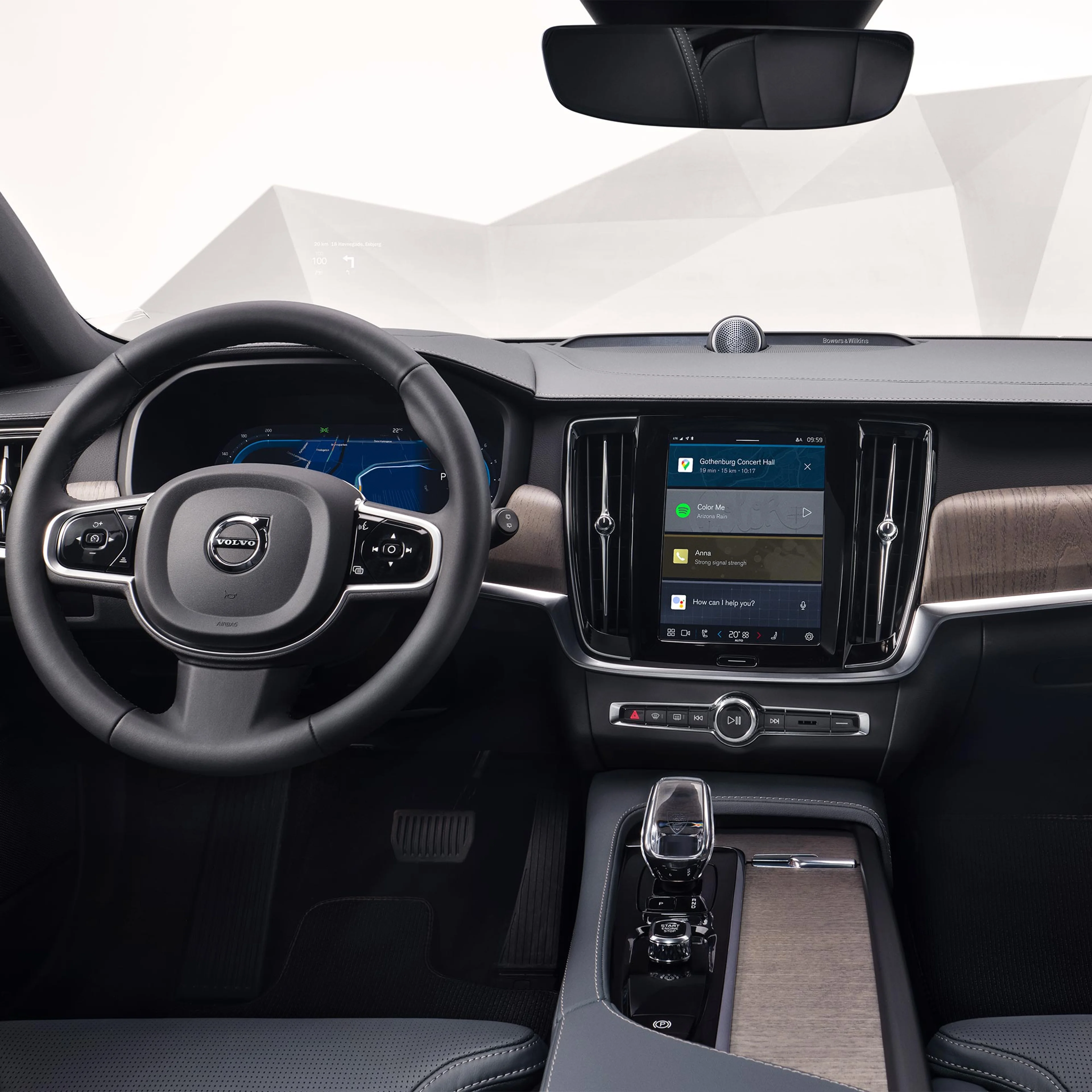 Widok z wnętrza na fotele przednie, kierownicę, wyświetlacz kierowcy i wyświetlacz centralny Volvo V90 Cross Country