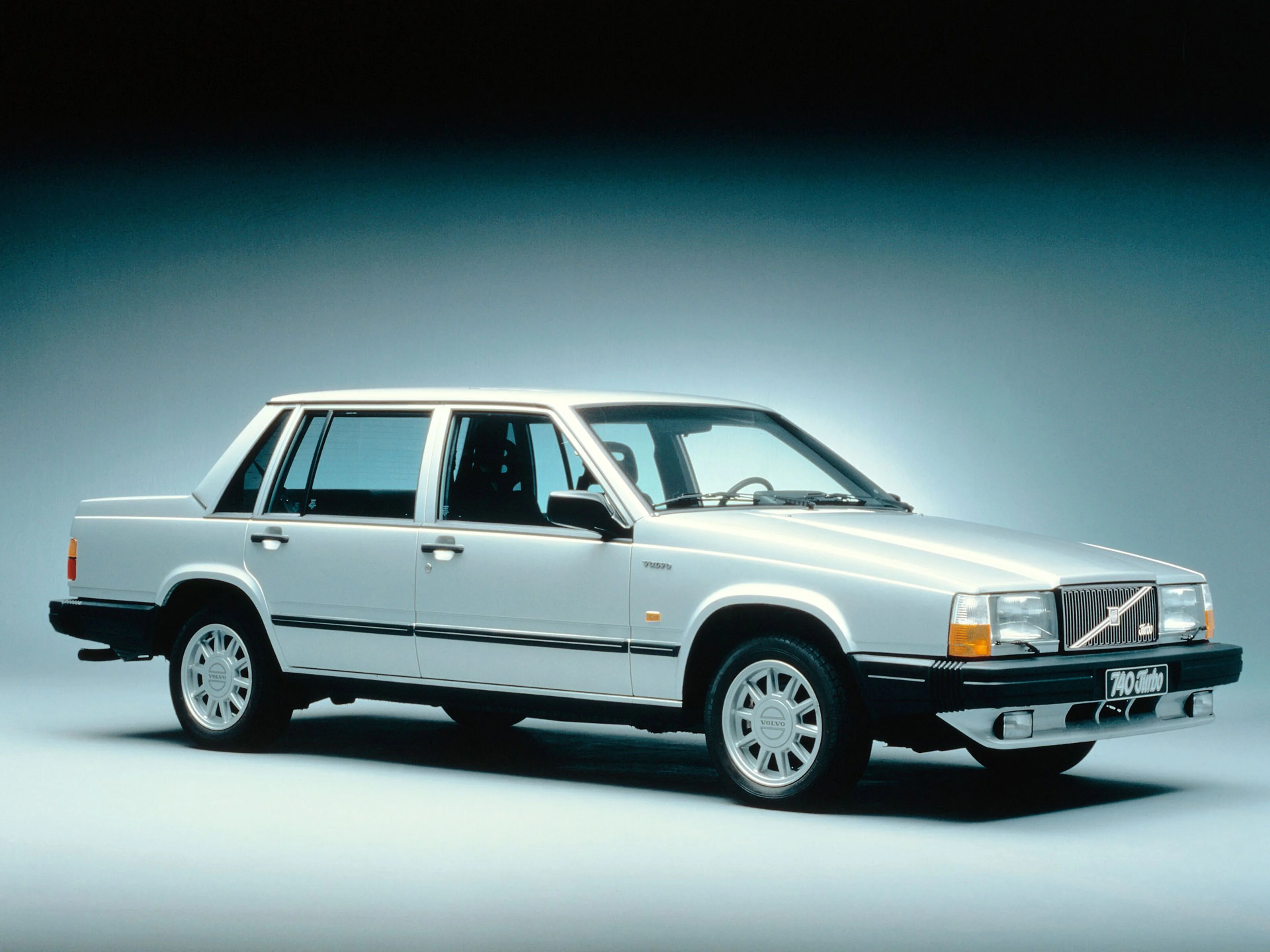 Photo de la berline Volvo 740.