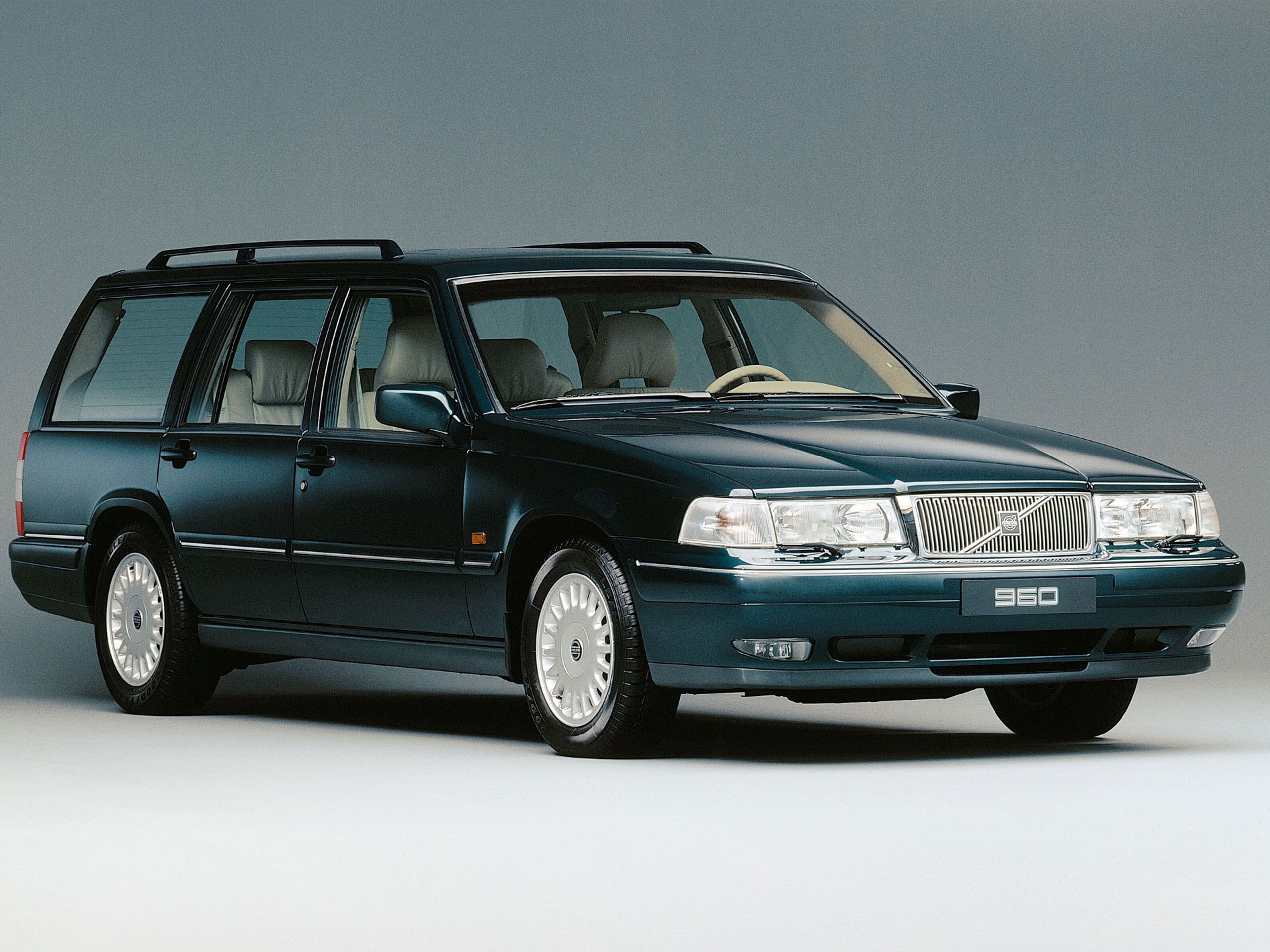 Bilde som viser Volvo 960 stasjonsvogn.