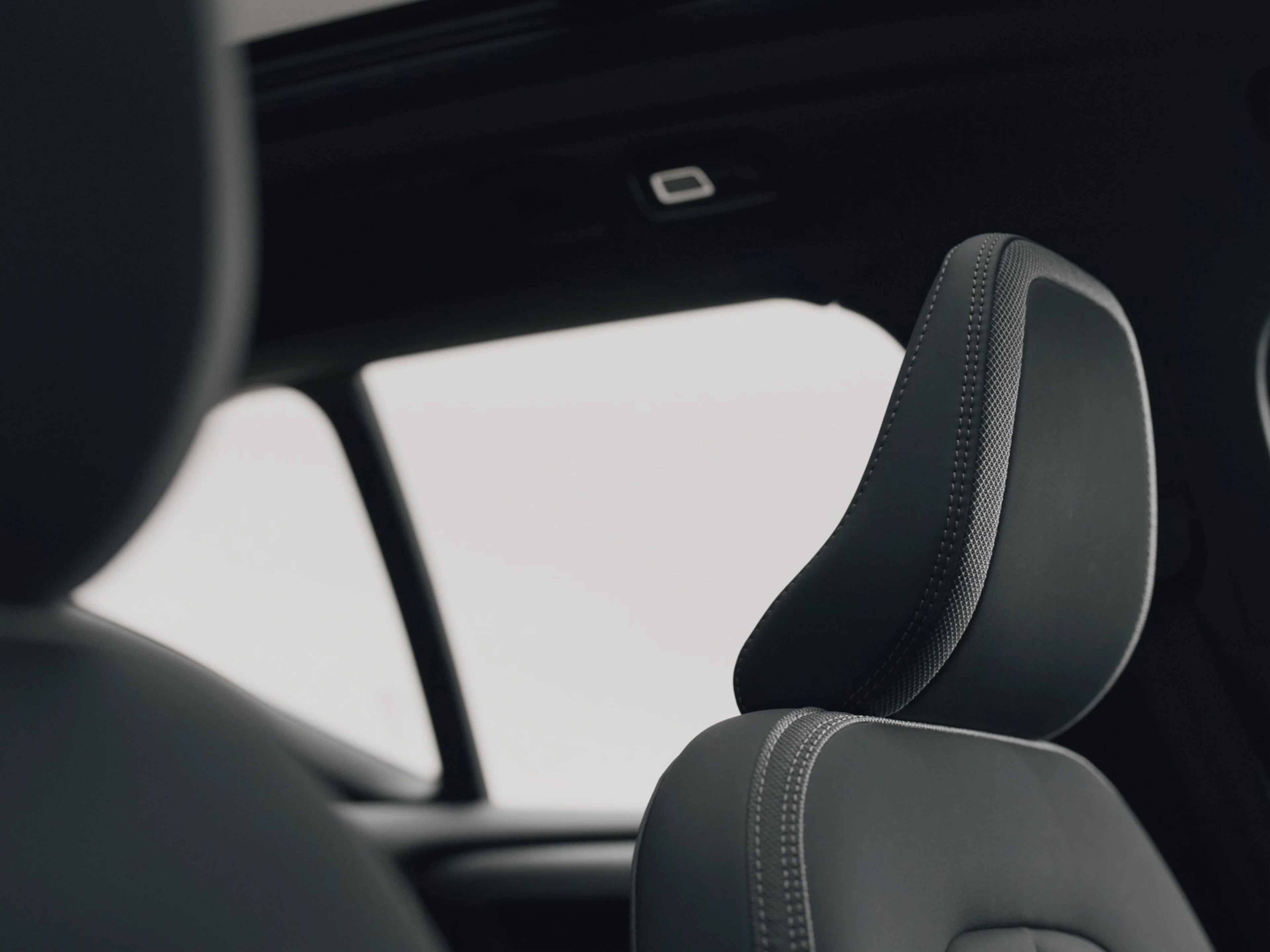 The premium interior of a Volvo EX40.