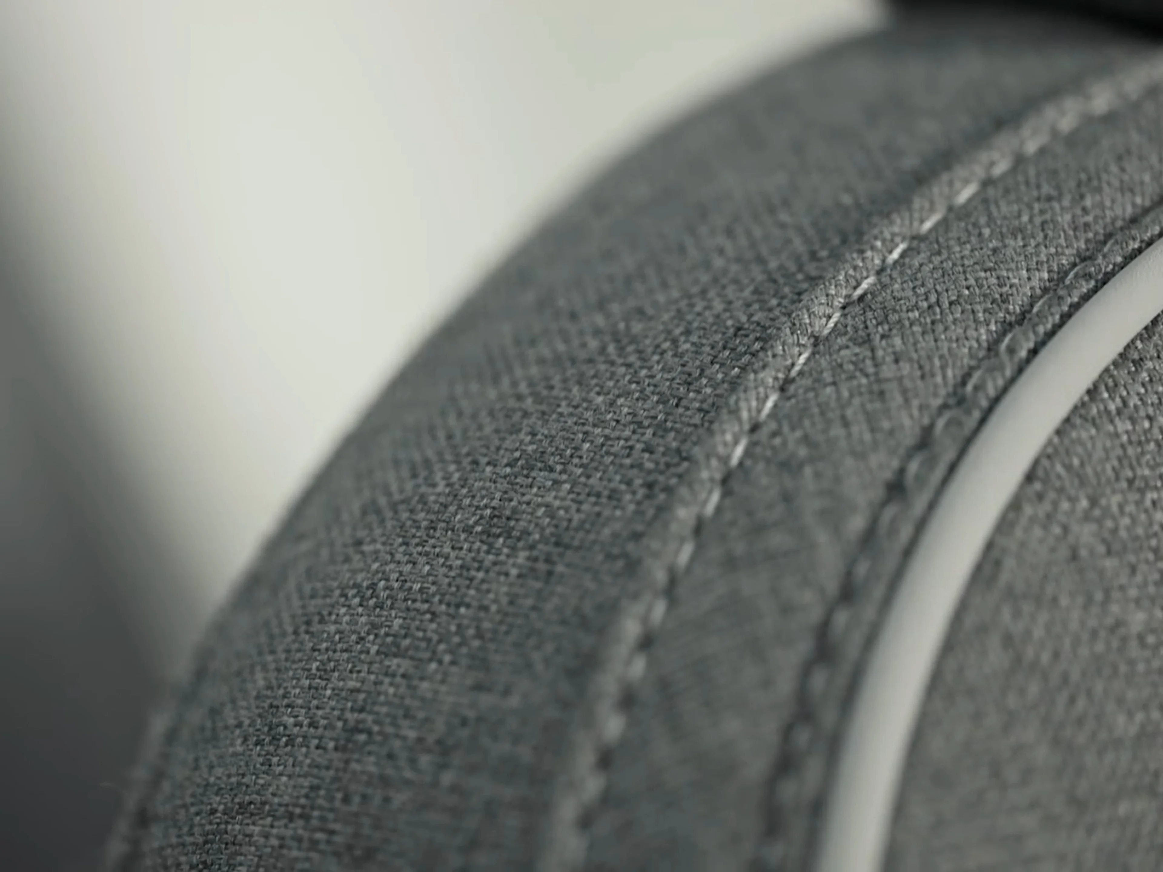 The fine stitching available on premium Volvo EC40 upholsteries.