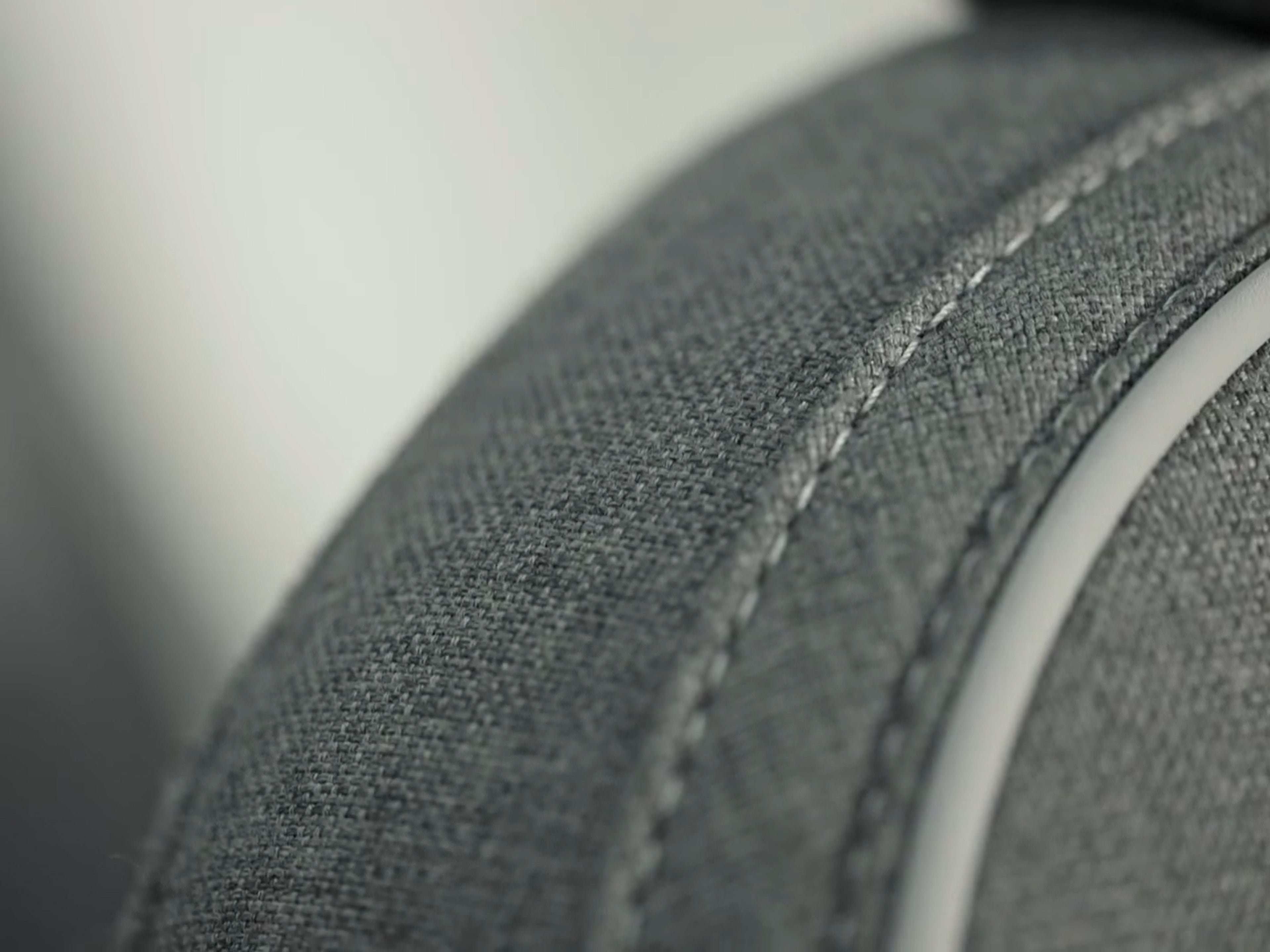 The fine stitching available on premium Volvo EC40 upholsteries.
