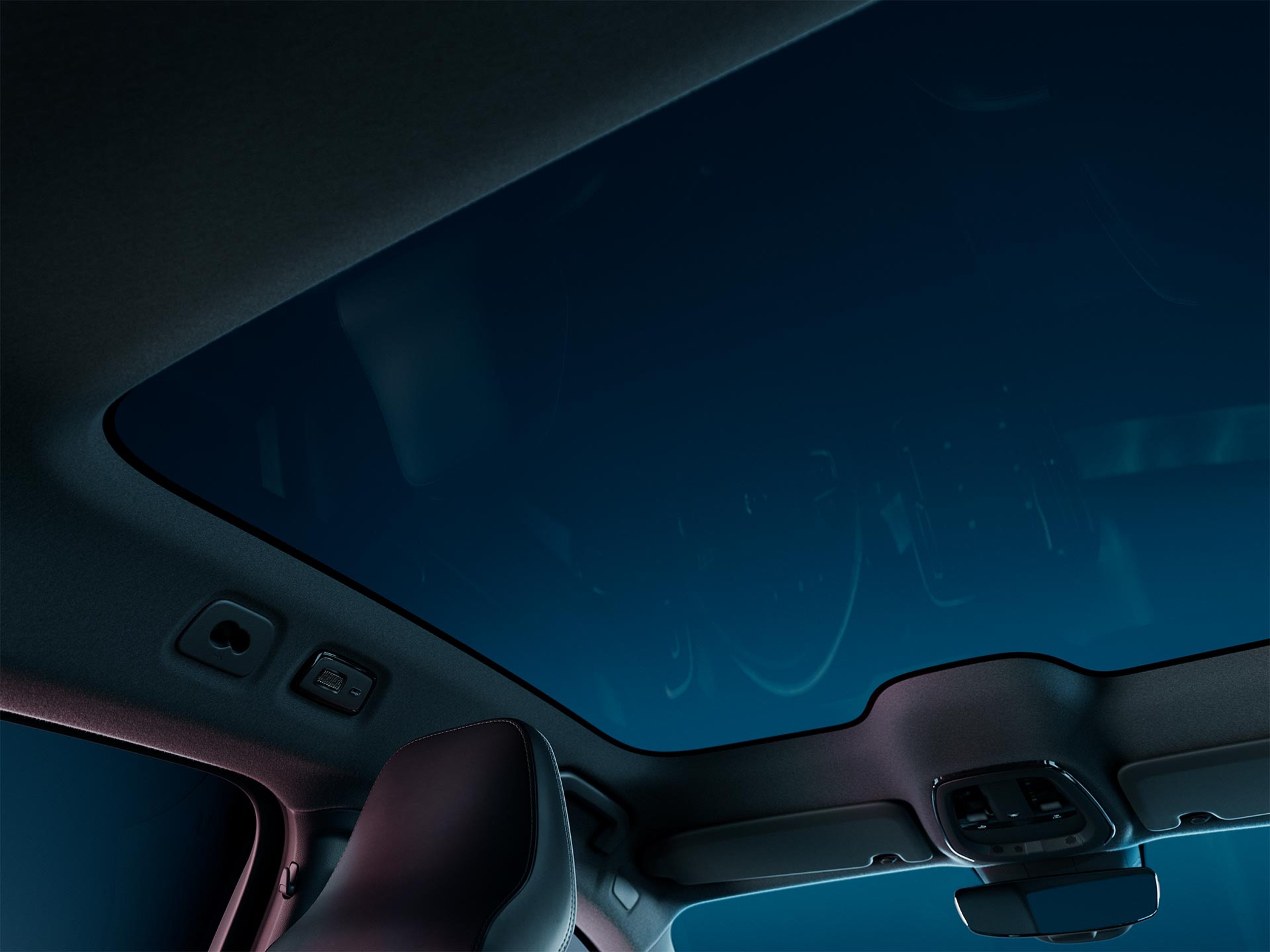 Volvo C40 Recharge panoramic roof.