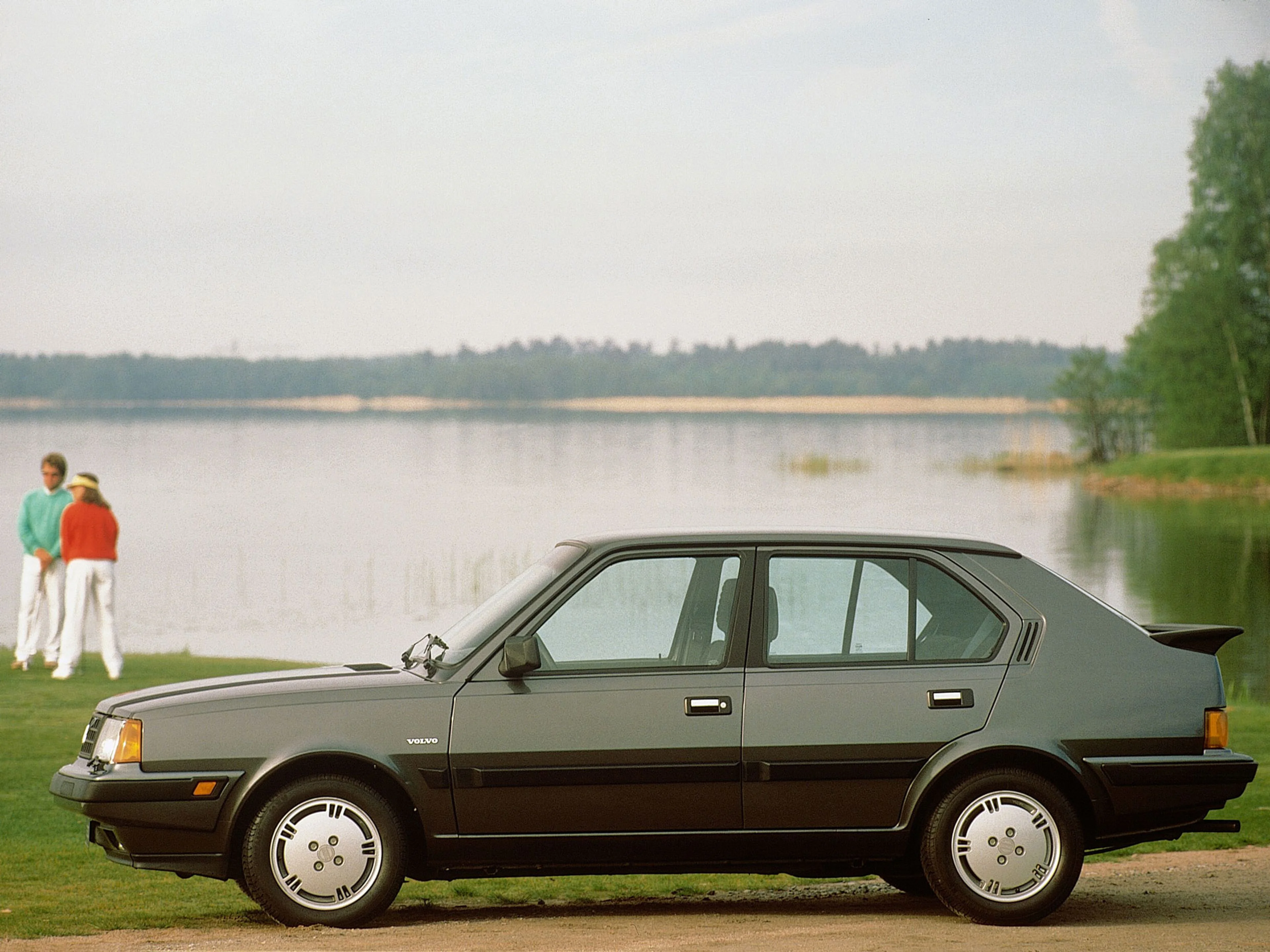 Image de la Volvo 360 5-D.