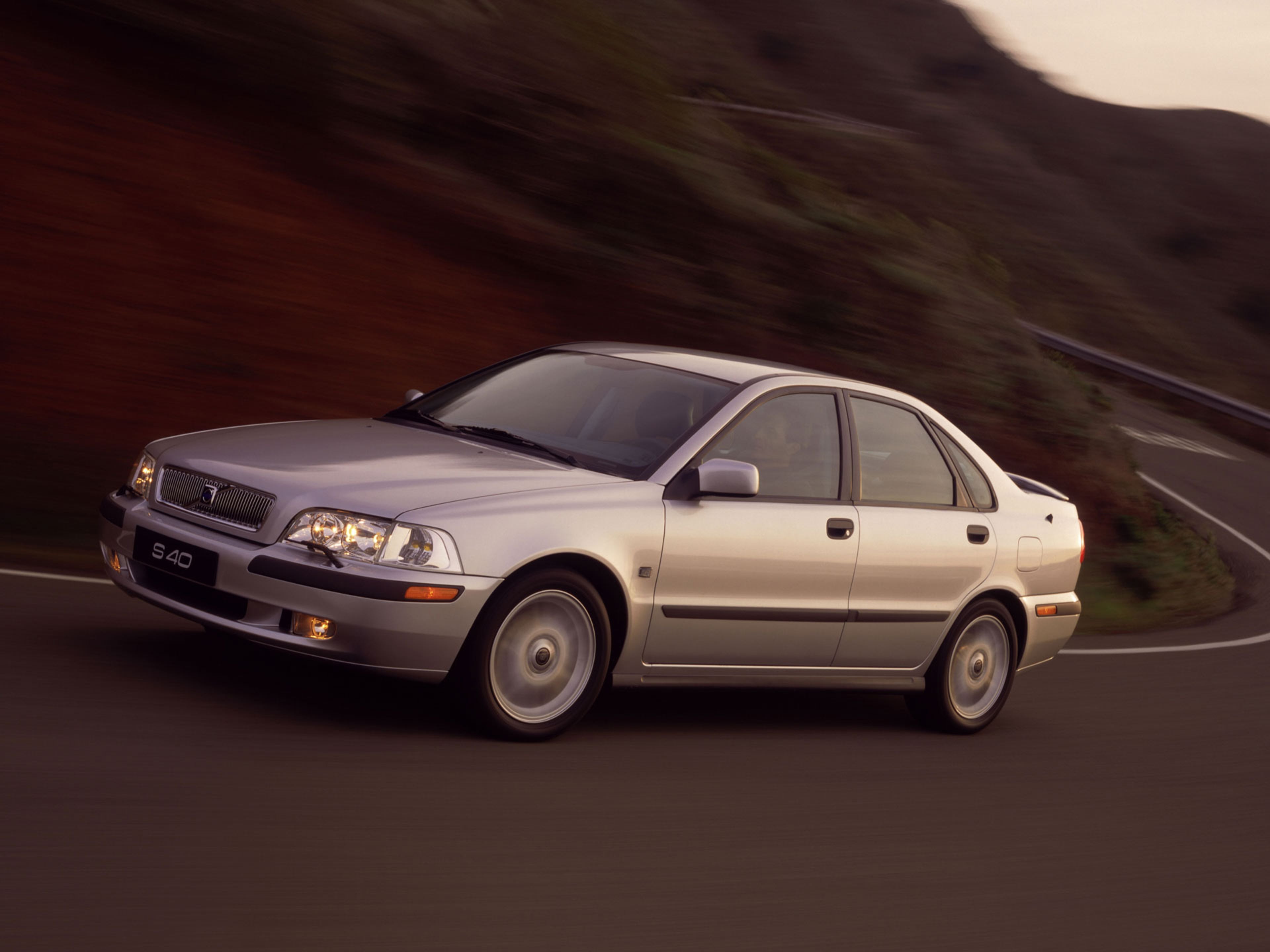 Picture showing the Volvo S40 Generation 1.