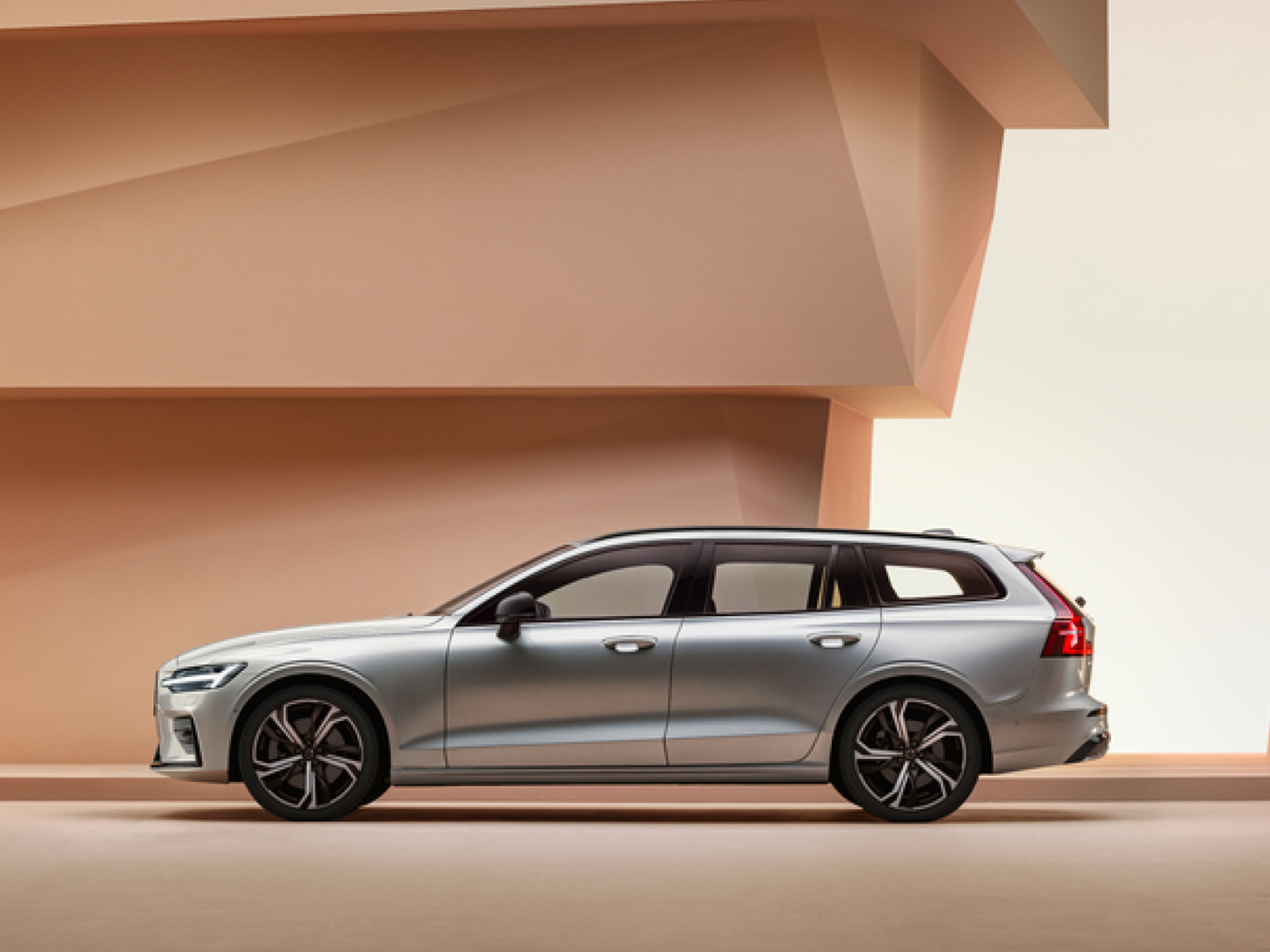 Profili anësor i një makine Volvo V60.
