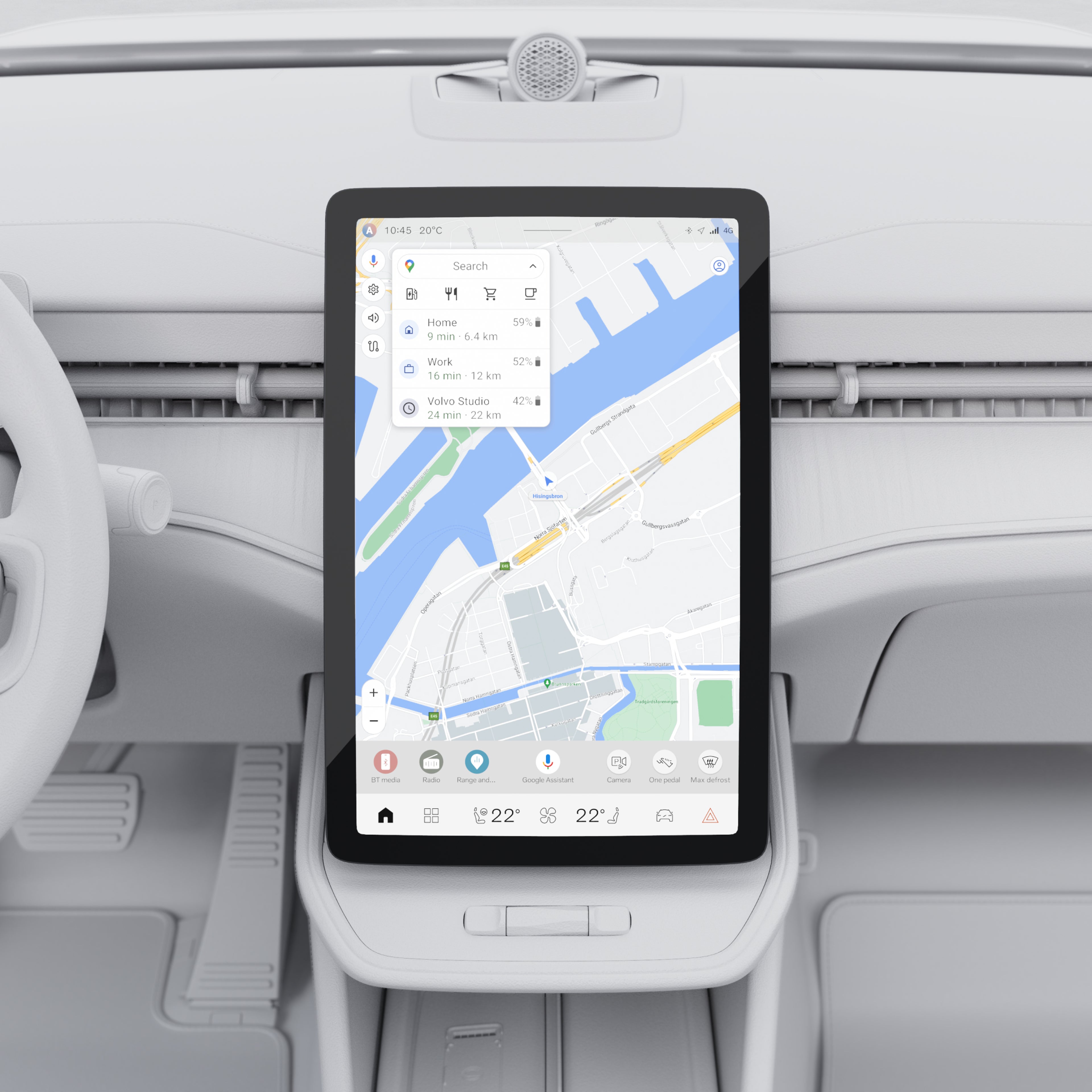 Vrijstaand centraal display in de Volvo ES90 met navigatie, media en bedieningselementen op een slank touchscreen.